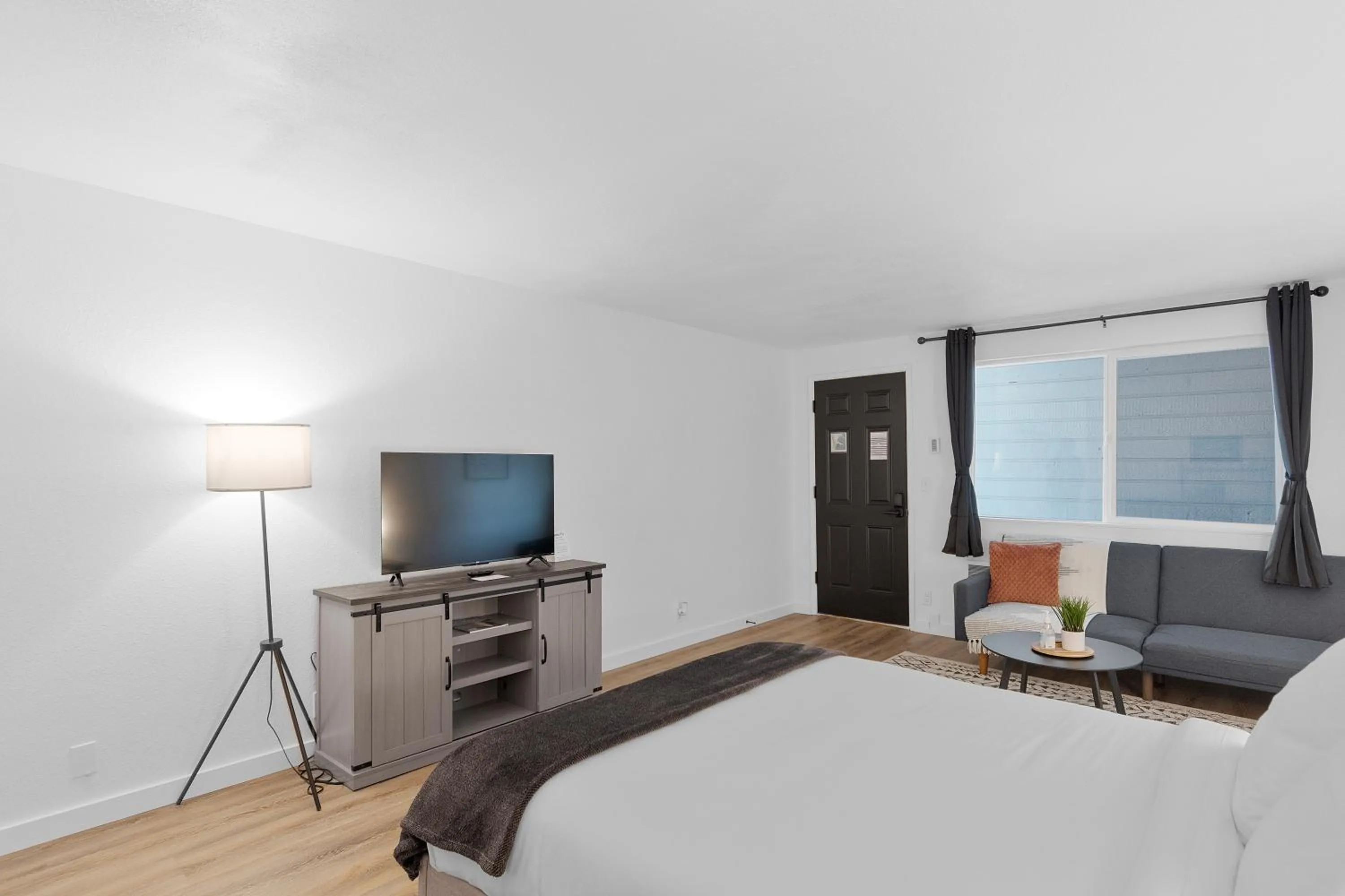 Silver Sands Motel
