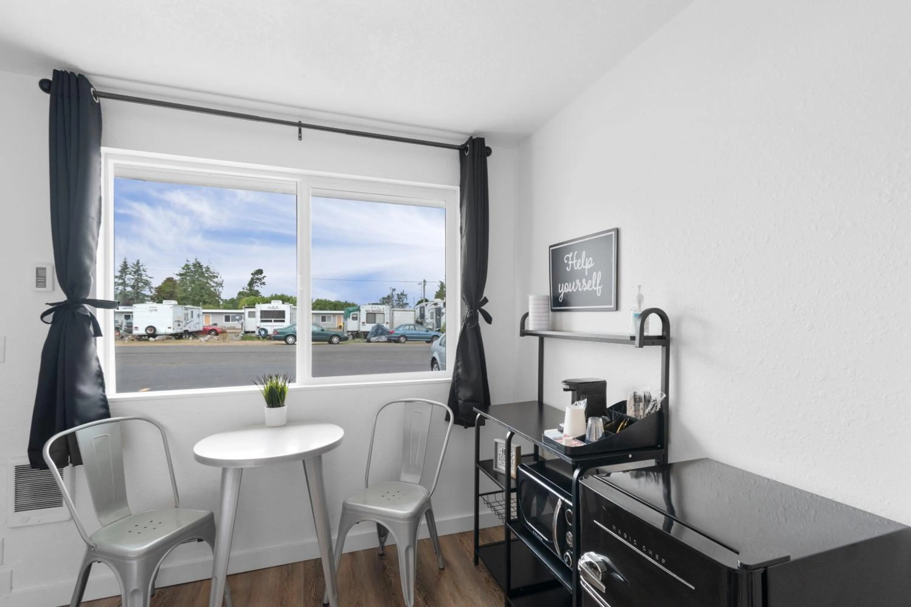 Queen Room in Silver Sands Motel