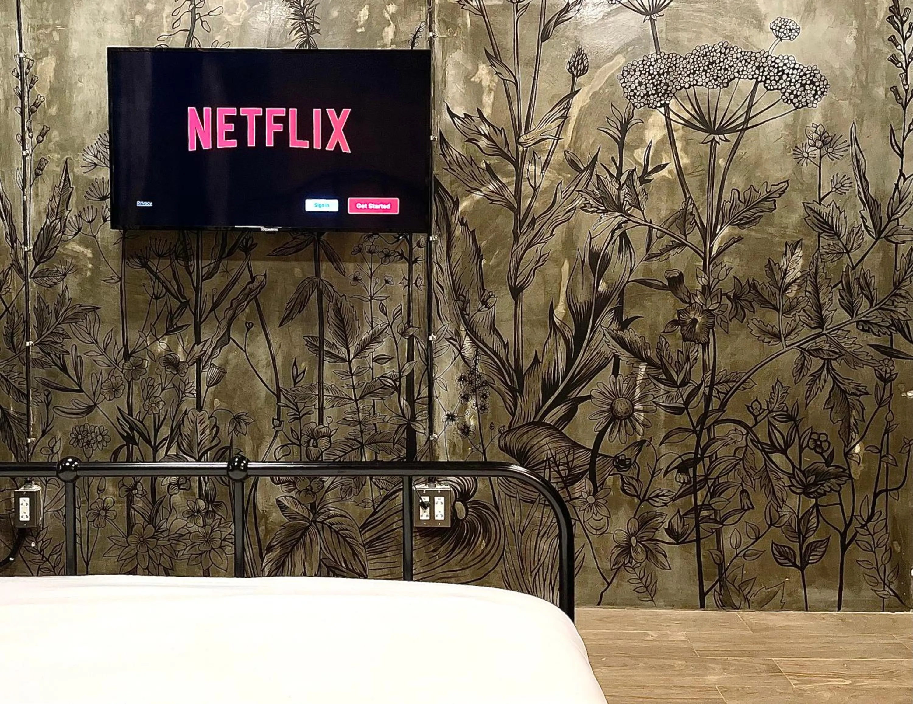 TV and multimedia, Bed in Central Old Town Cottage