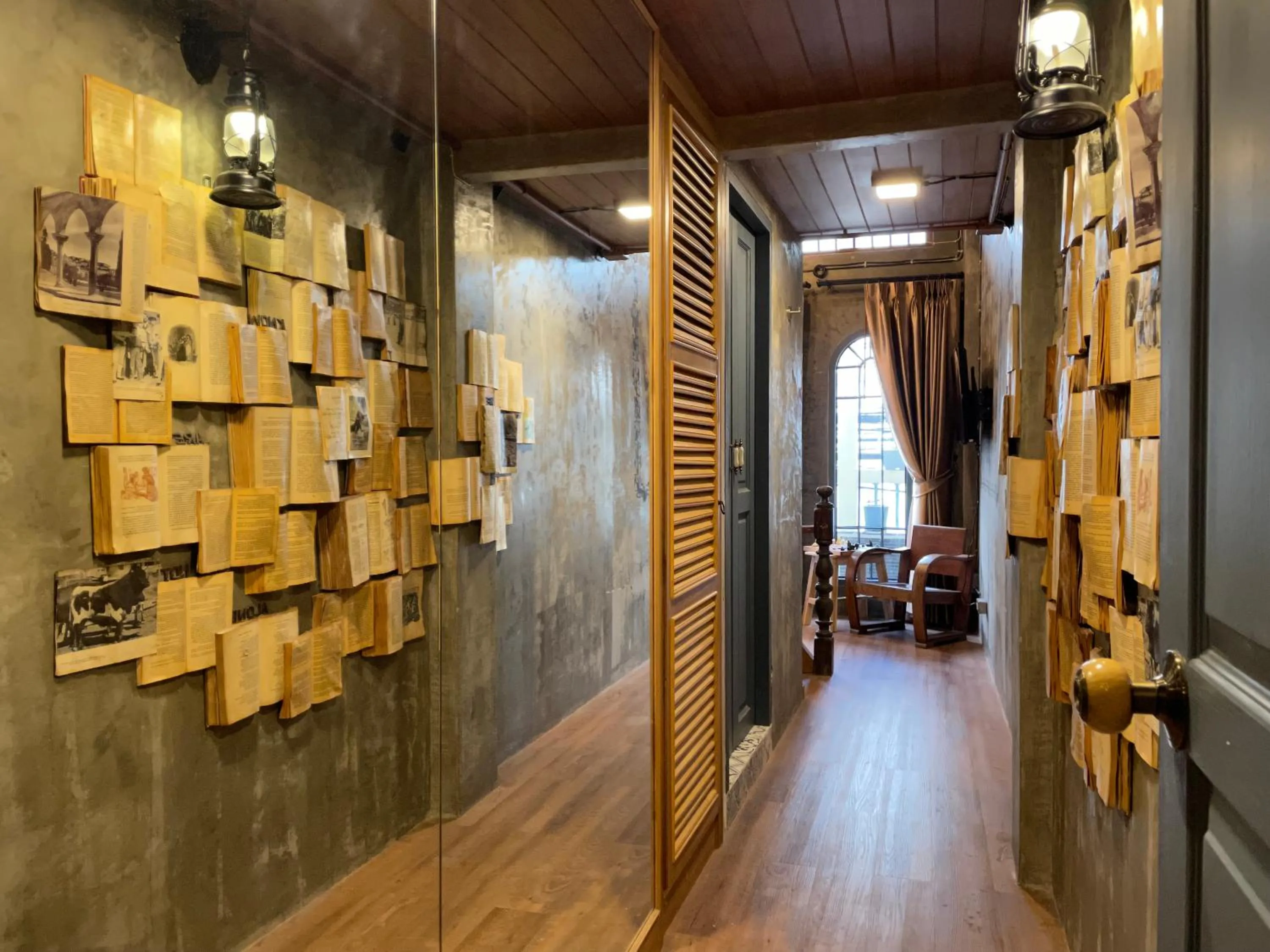 Decorative detail in Central Old Town Cottage