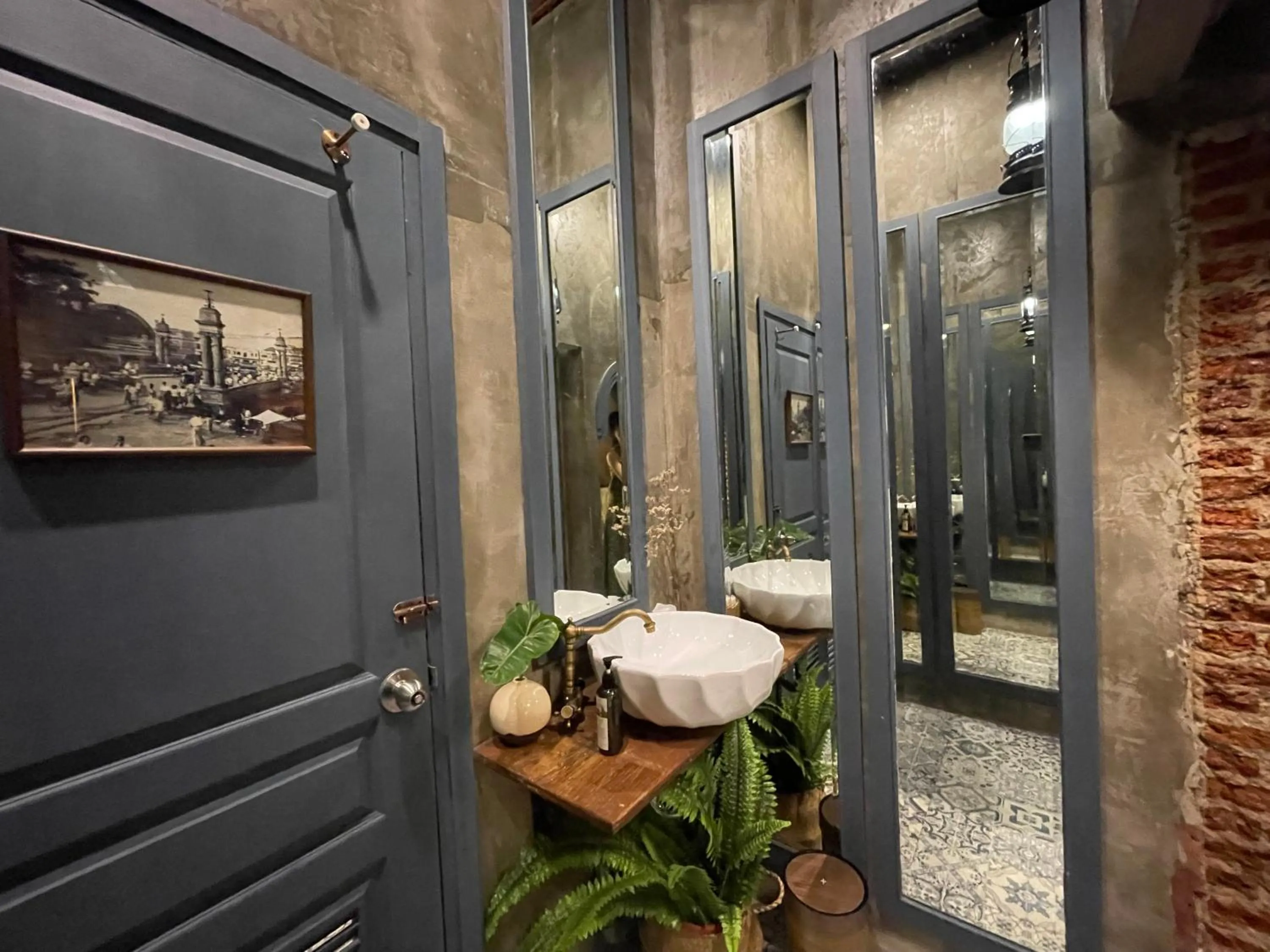 Decorative detail in Central Old Town Cottage