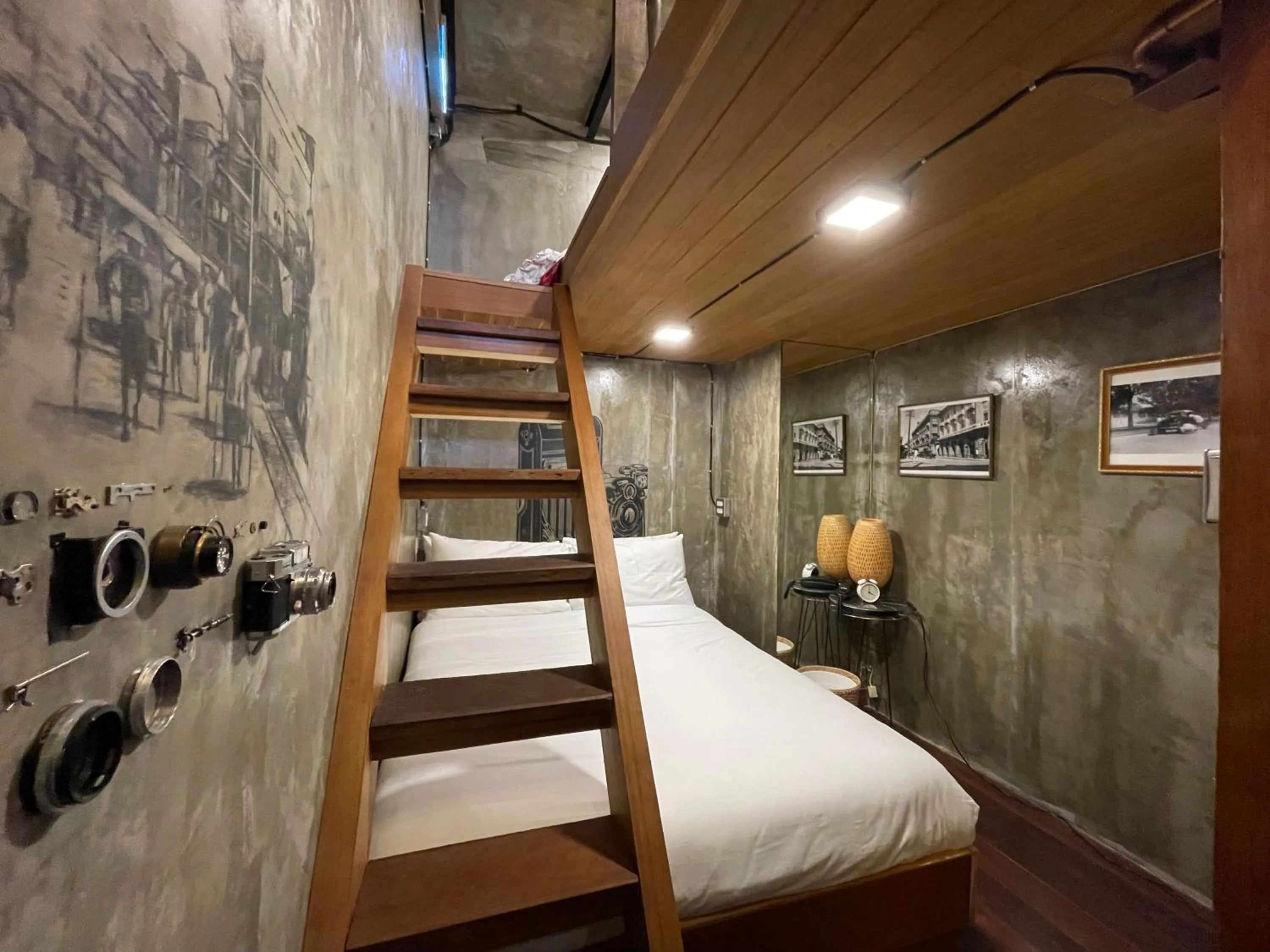 Bedroom, Bed in Central Old Town Cottage