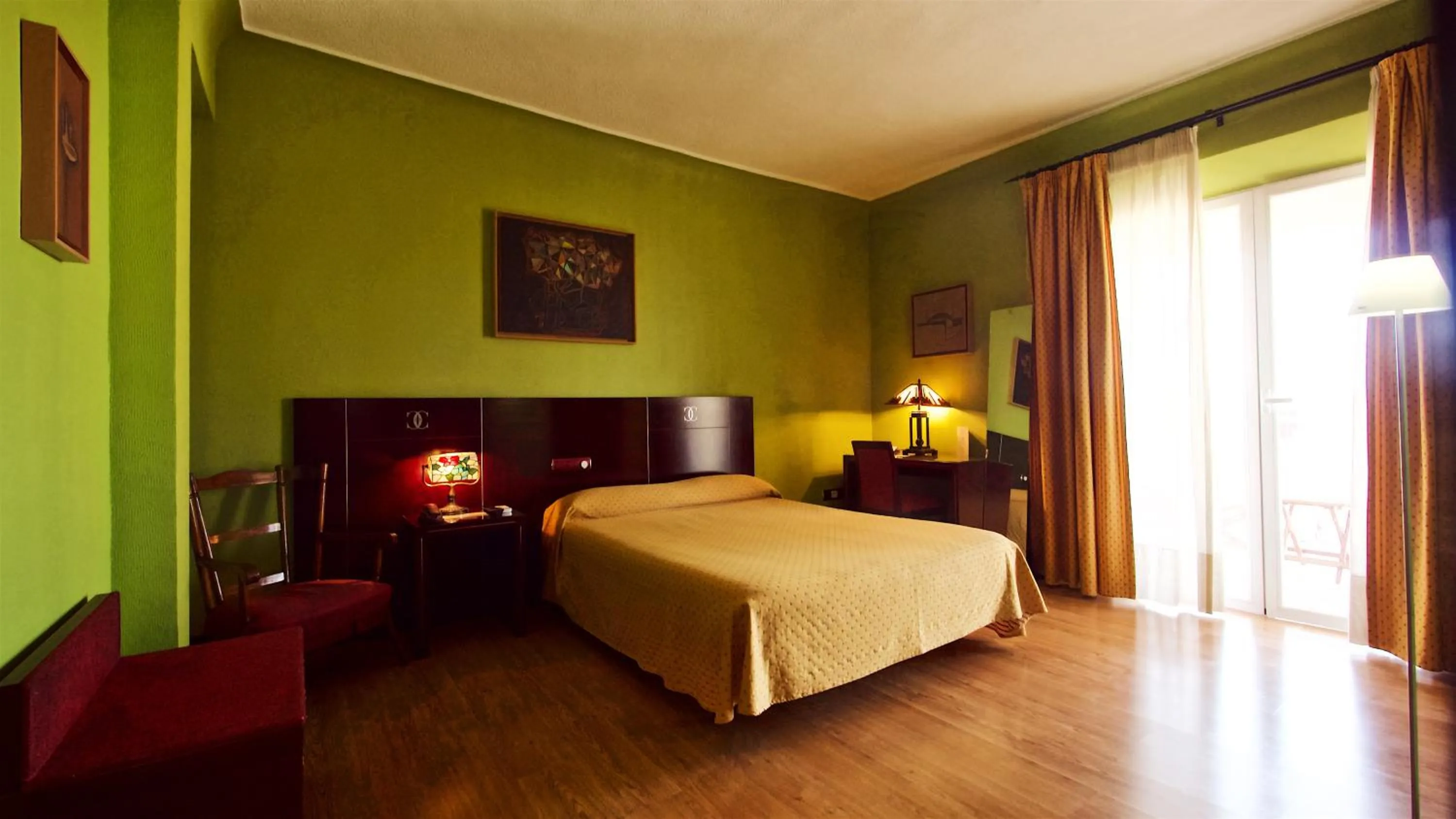 Photo of the whole room, Bed in Hotel Carlos V