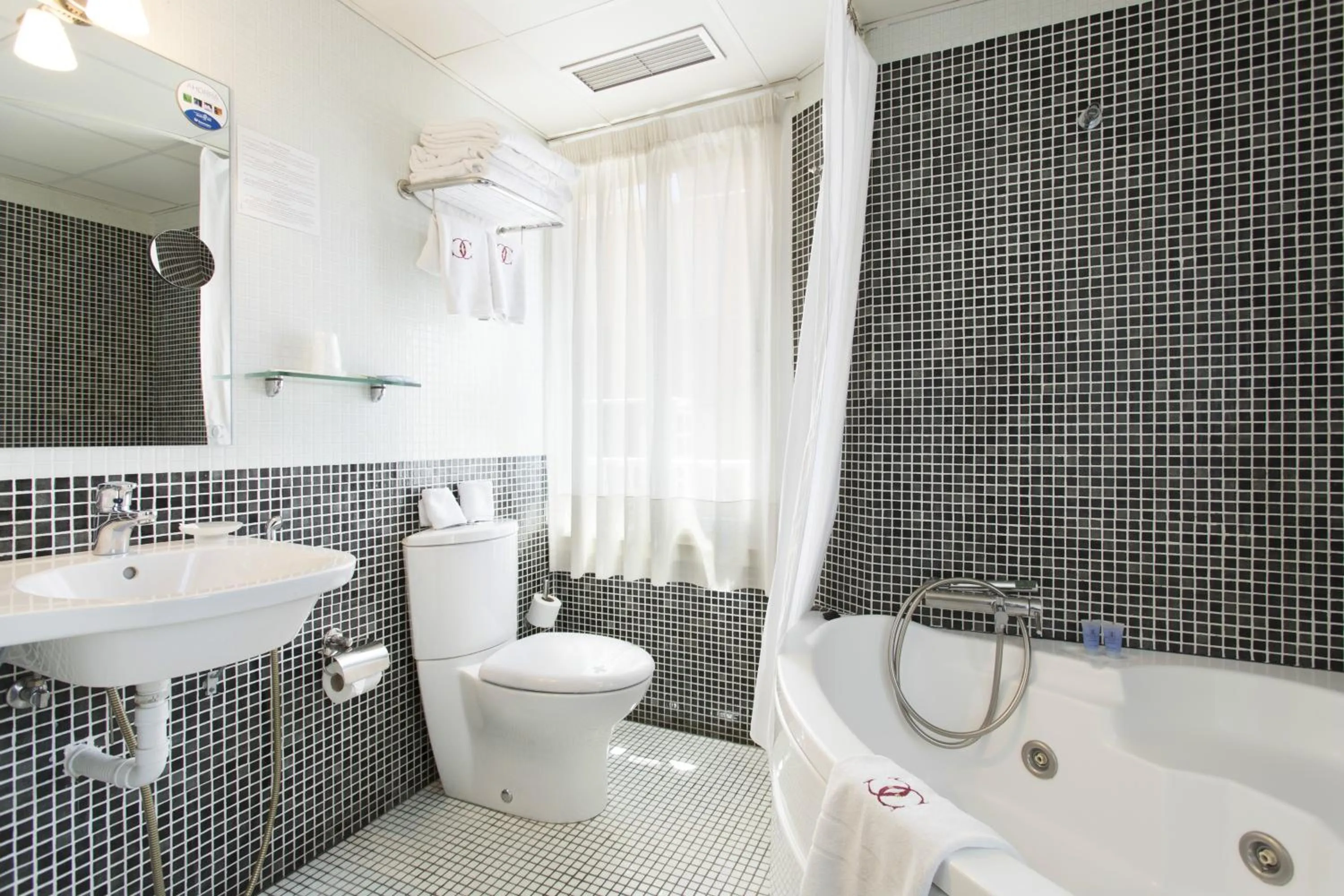 Hot Tub in Hotel Carlos V