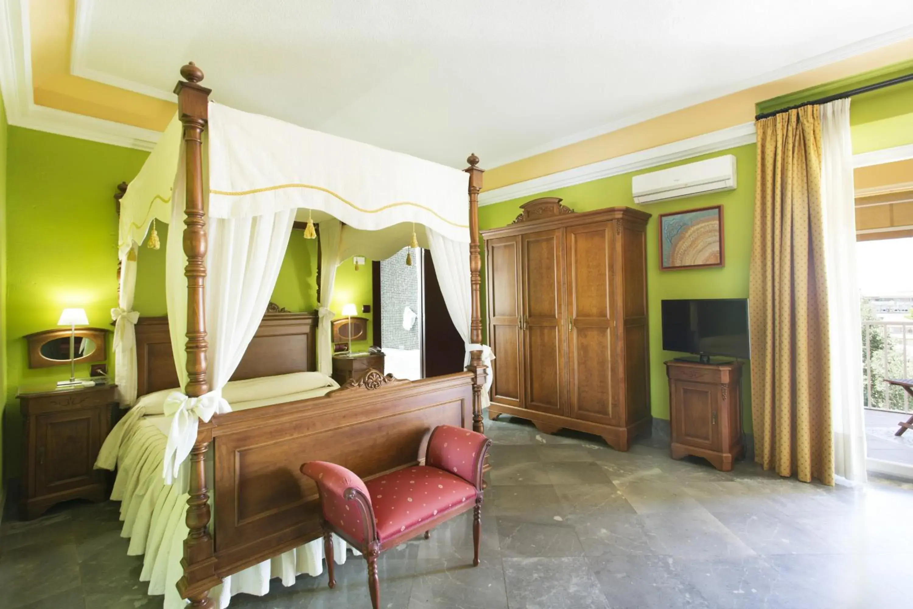 Bed in Hotel Carlos V Bed in Hotel Carlos V