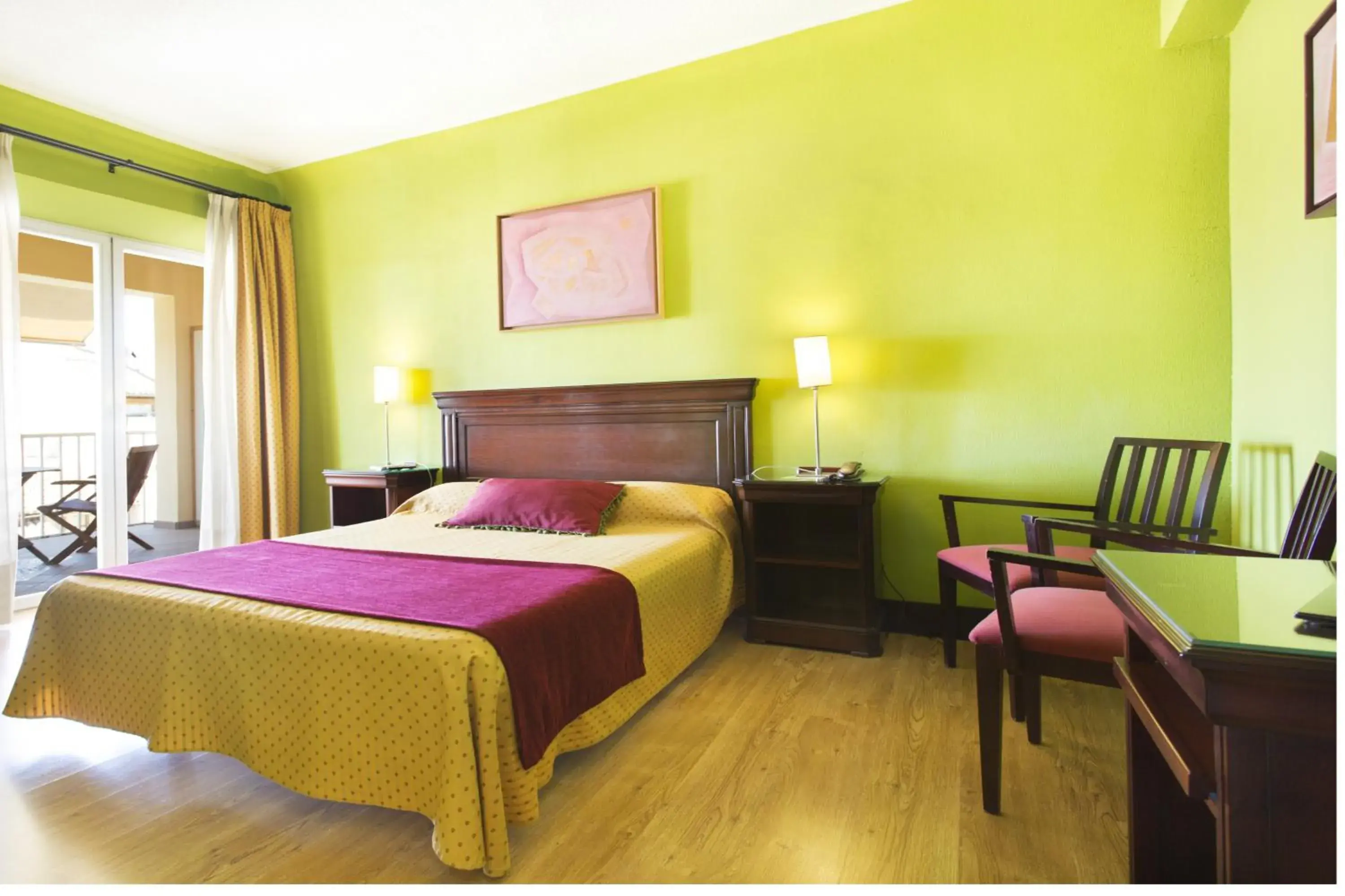 Photo of the whole room, Bed in Hotel Carlos V Photo of the whole room, Bed in Hotel Carlos V