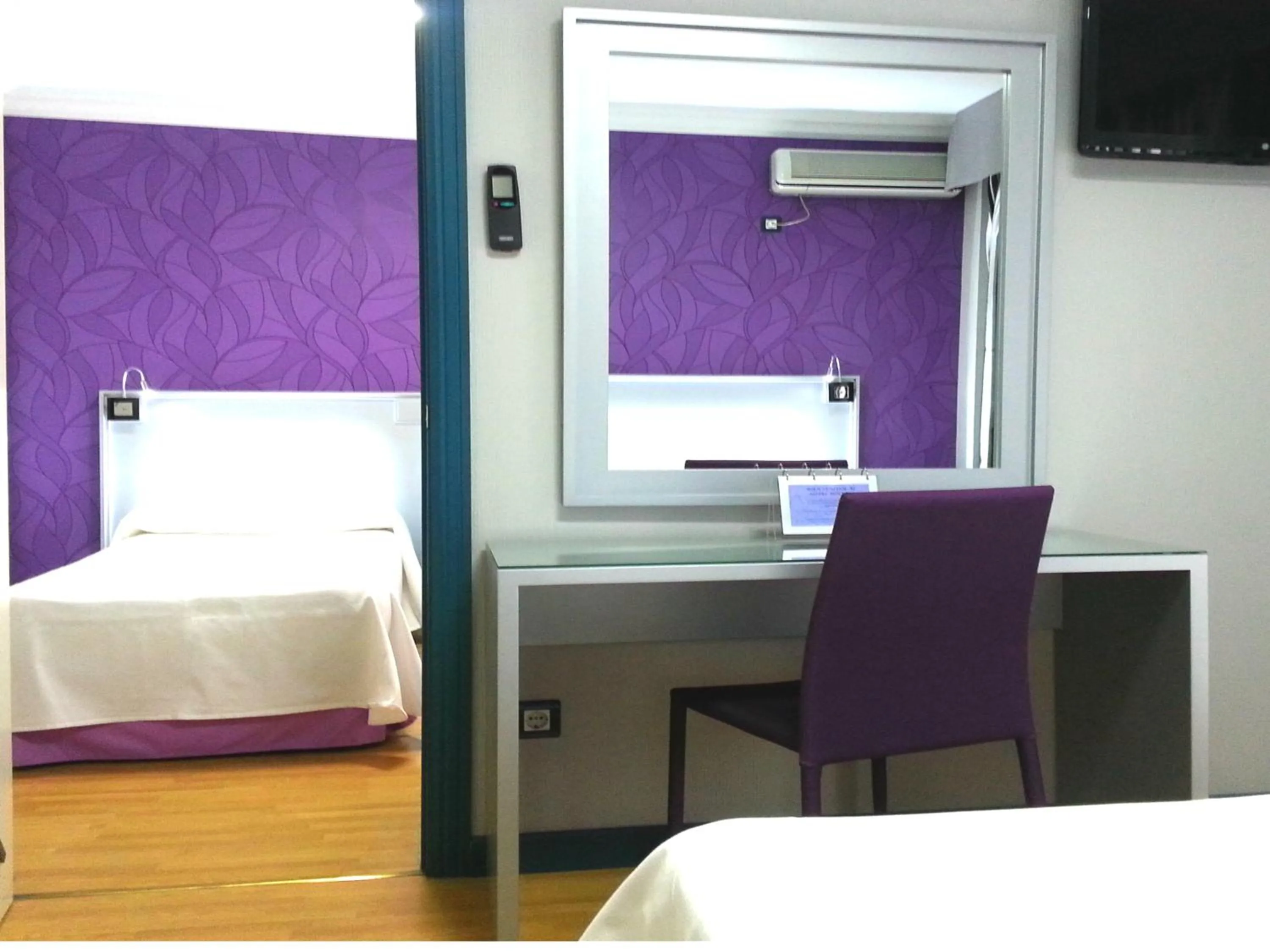 TV and multimedia, Bed in Hotel Molinos