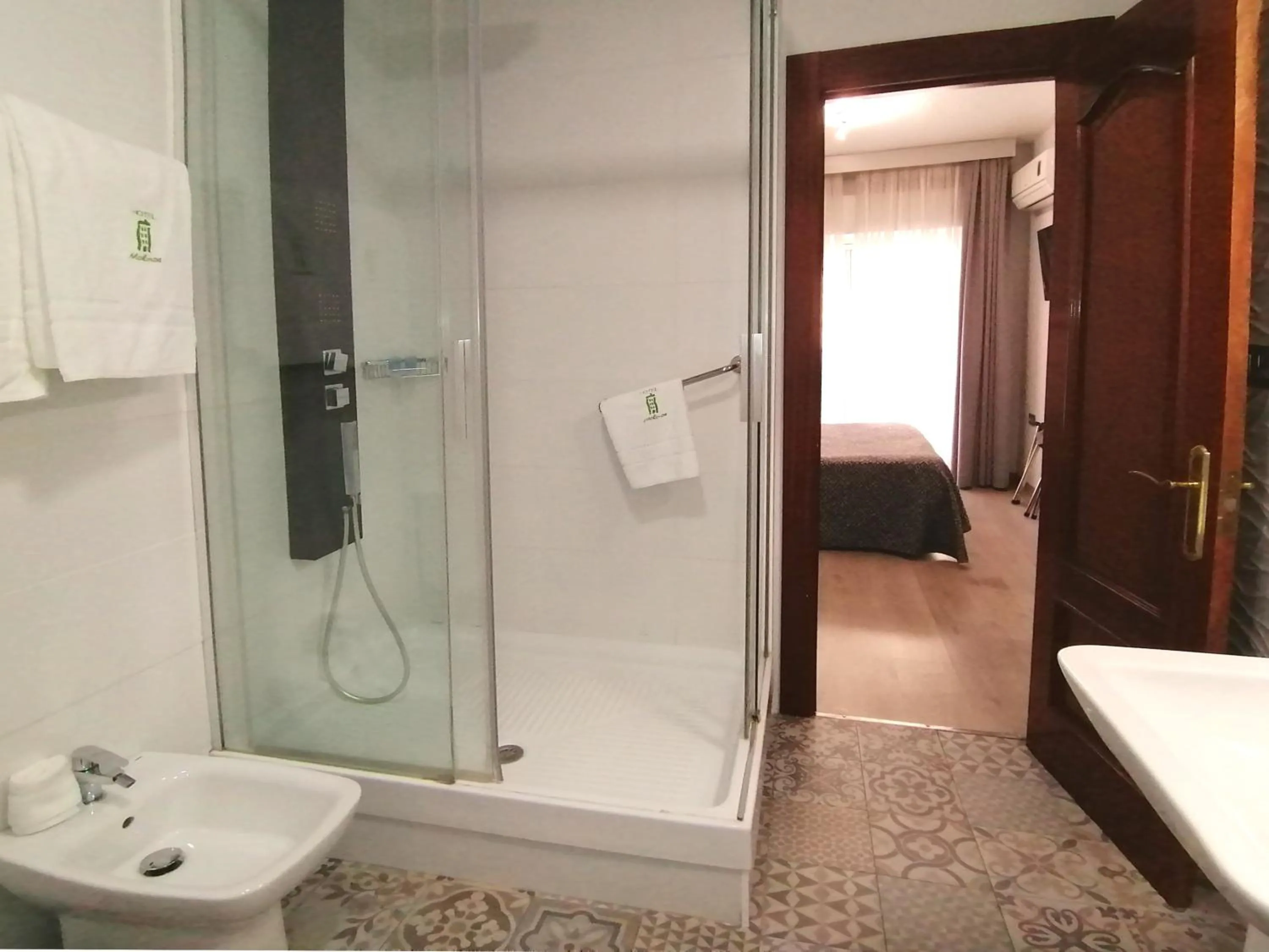 Shower in Hotel Molinos