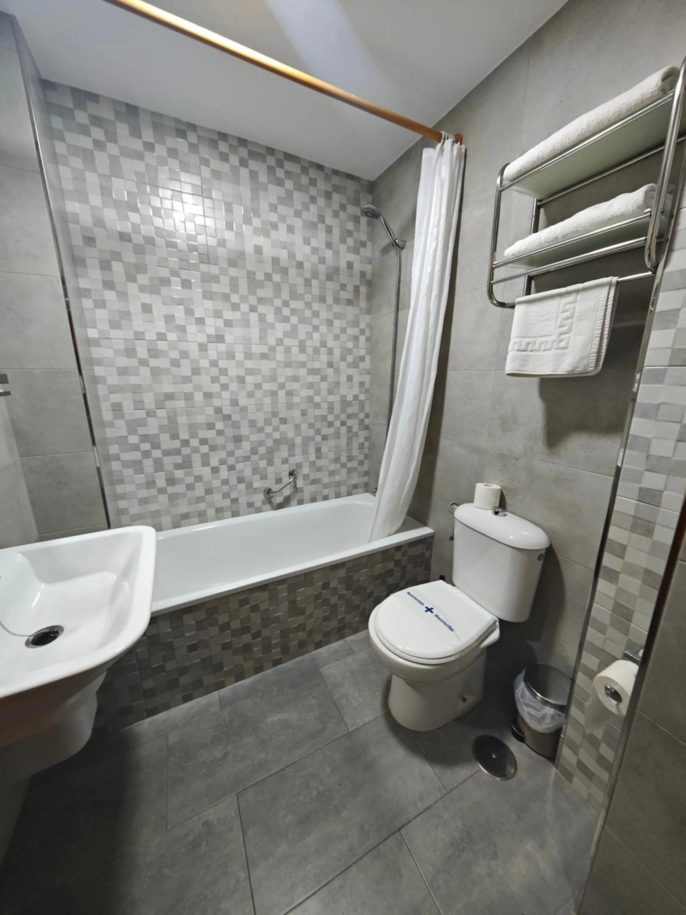 Bathroom in Hotel Miraya Beach