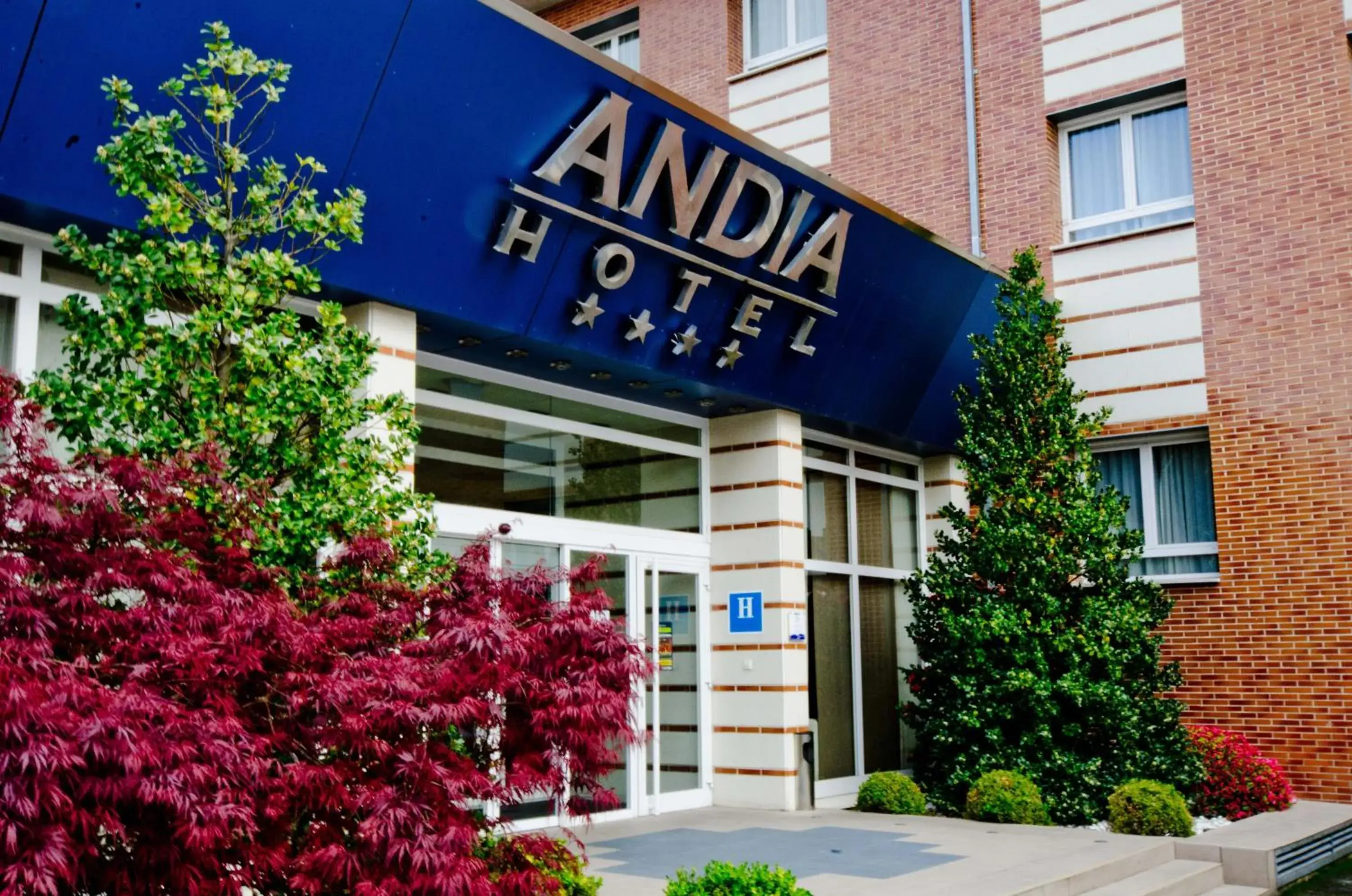 Facade/entrance in Hotel Andia Facade/entrance in Hotel Andia