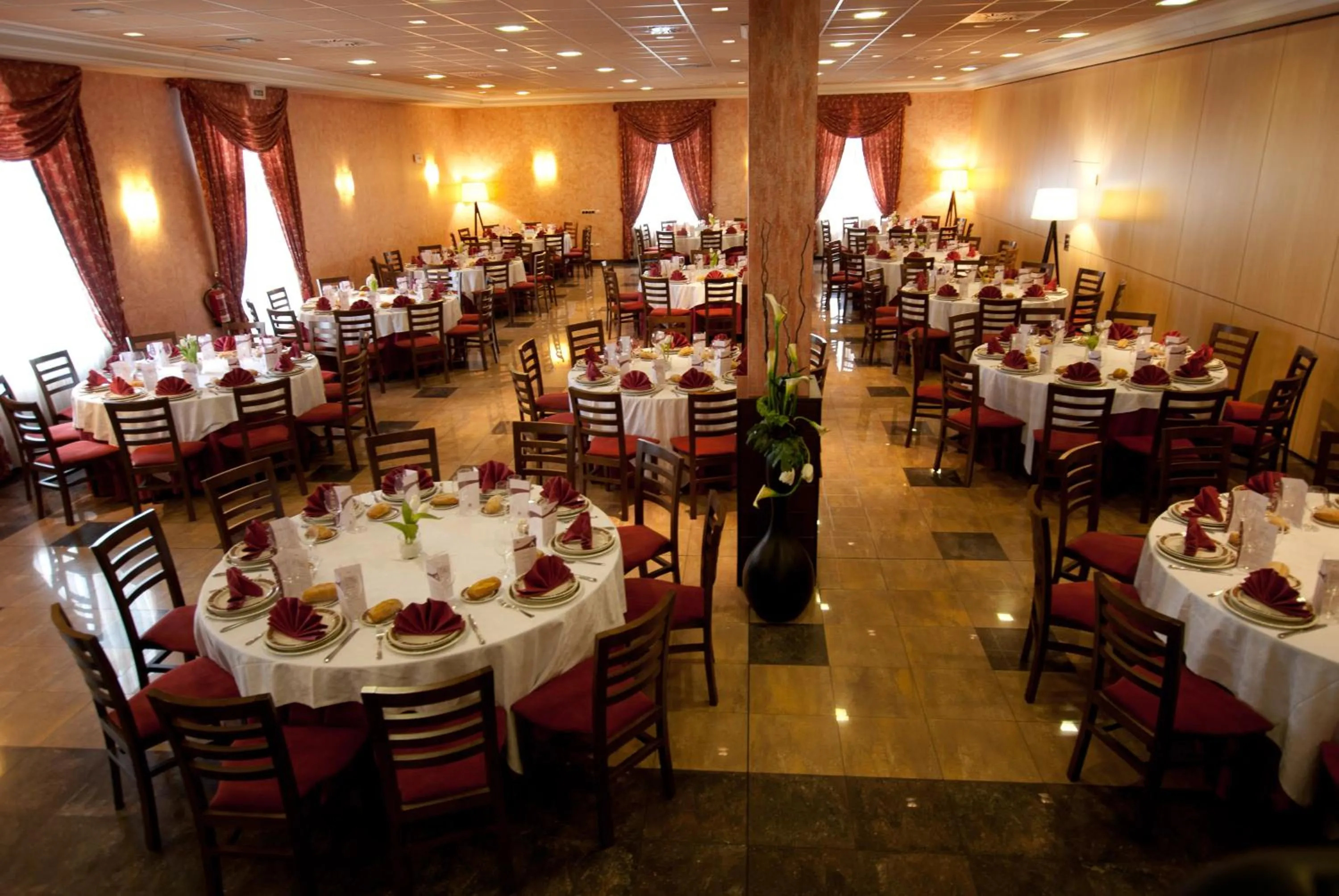 Restaurant/places to eat in Hotel Andia