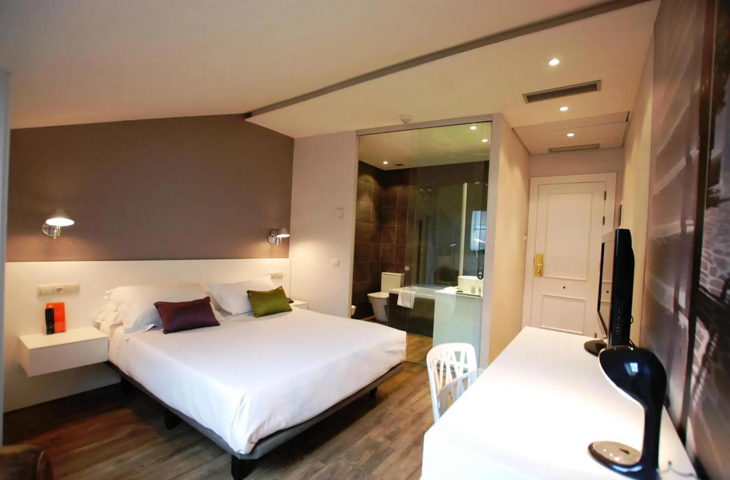 Photo of the whole room, Bed in Hotel Andia Photo of the whole room, Bed in Hotel Andia