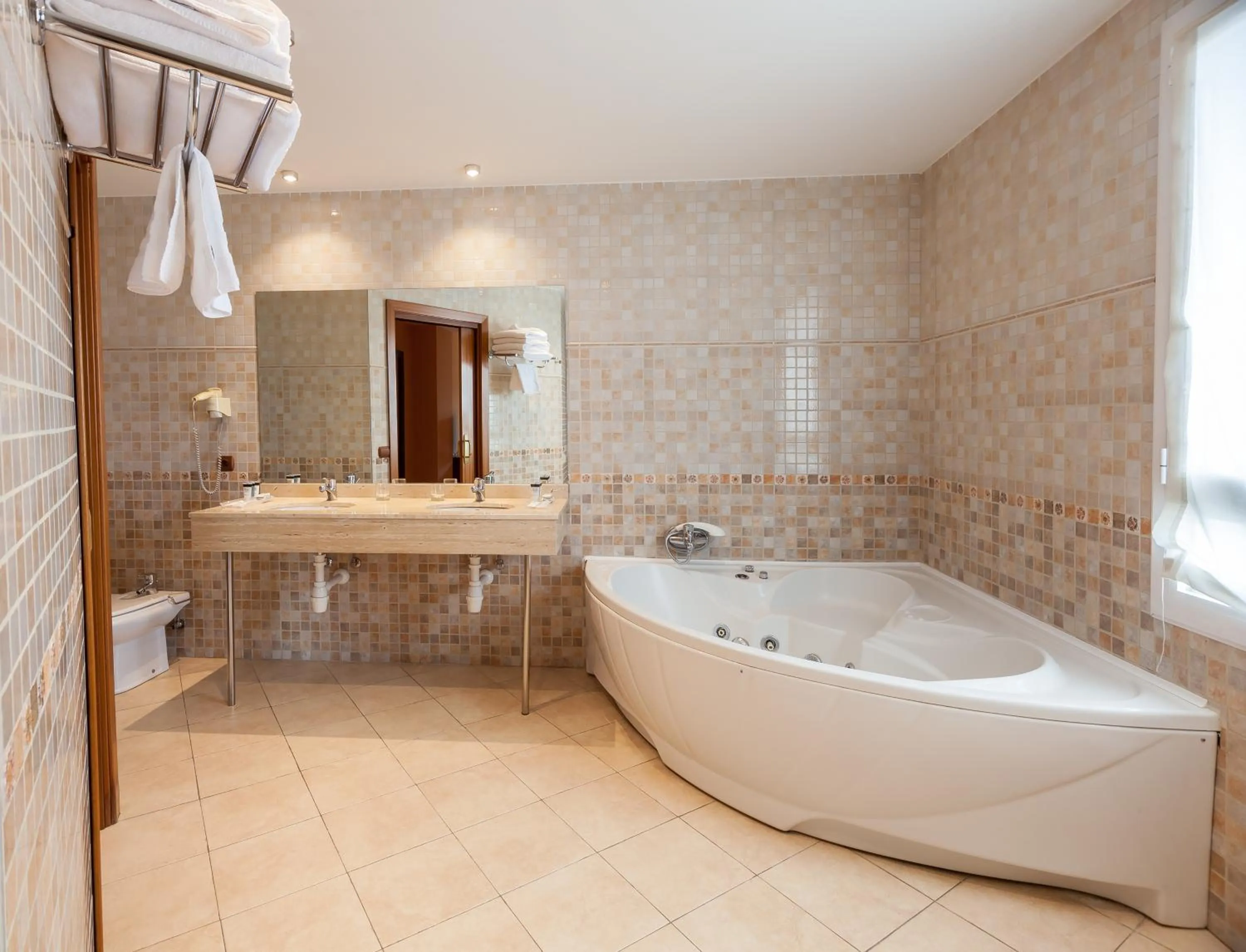 Hot Tub in Hotel Andia