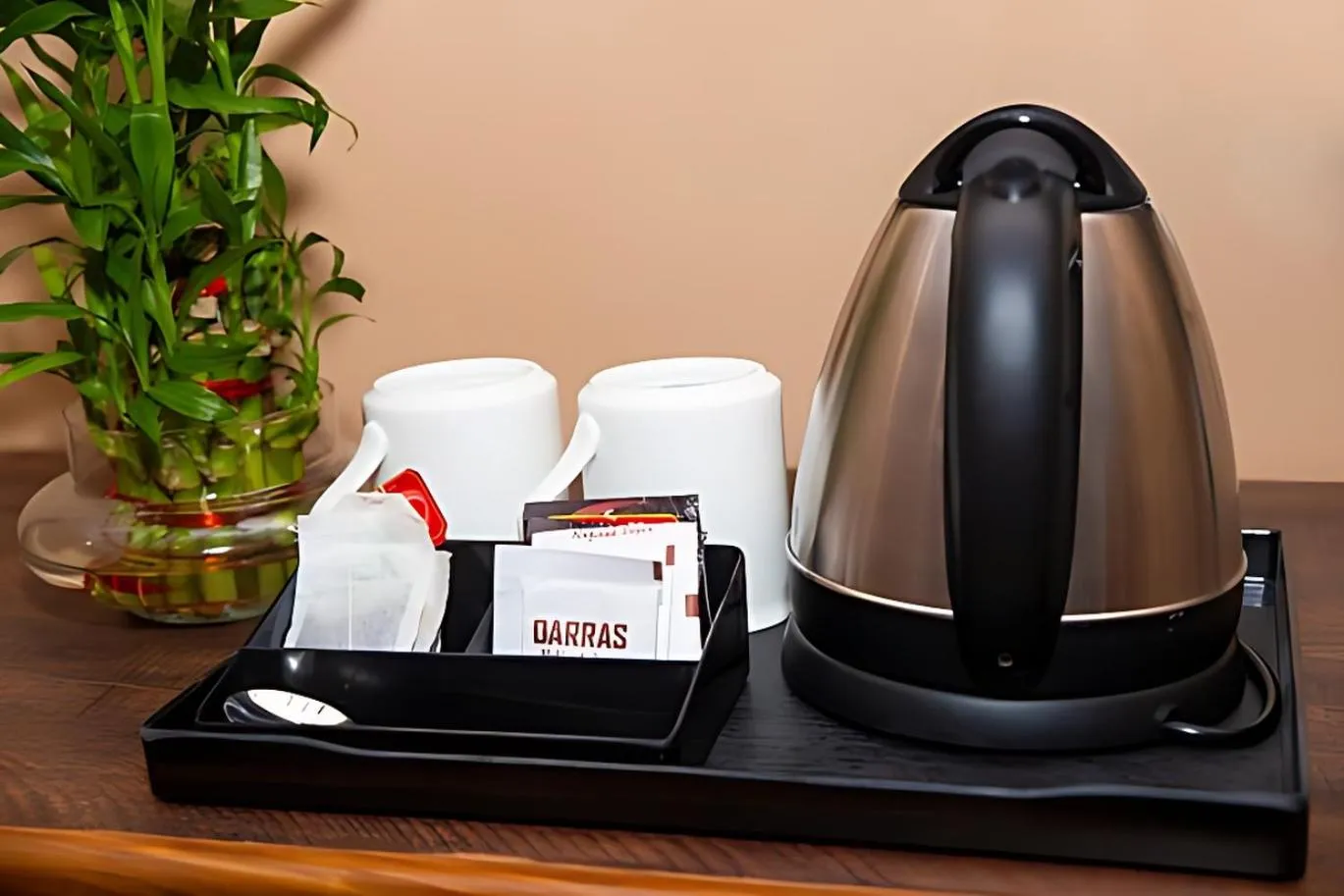 Coffee/tea facilities in Stovehouse Inn