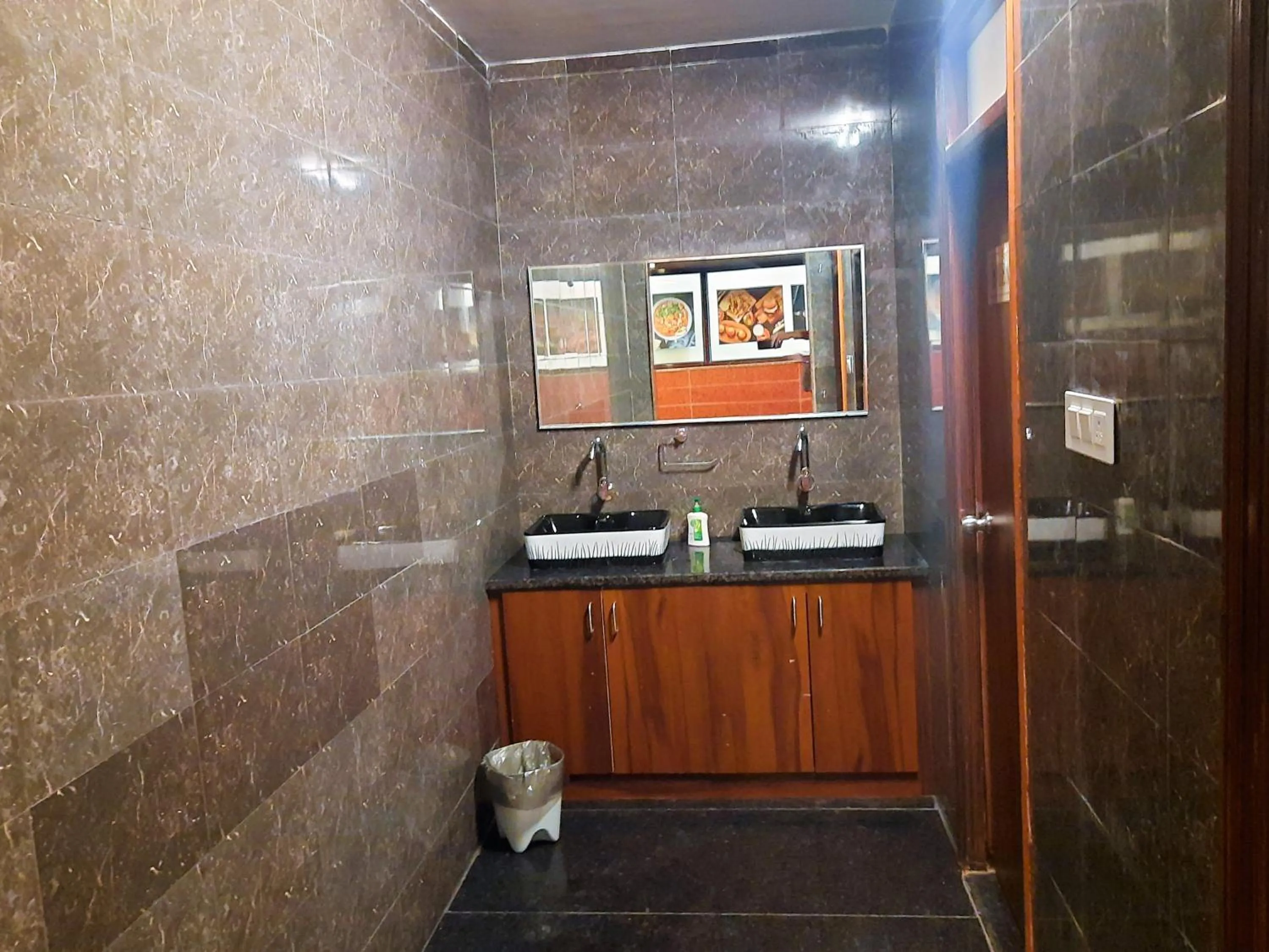 Toilet in Stovehouse Inn