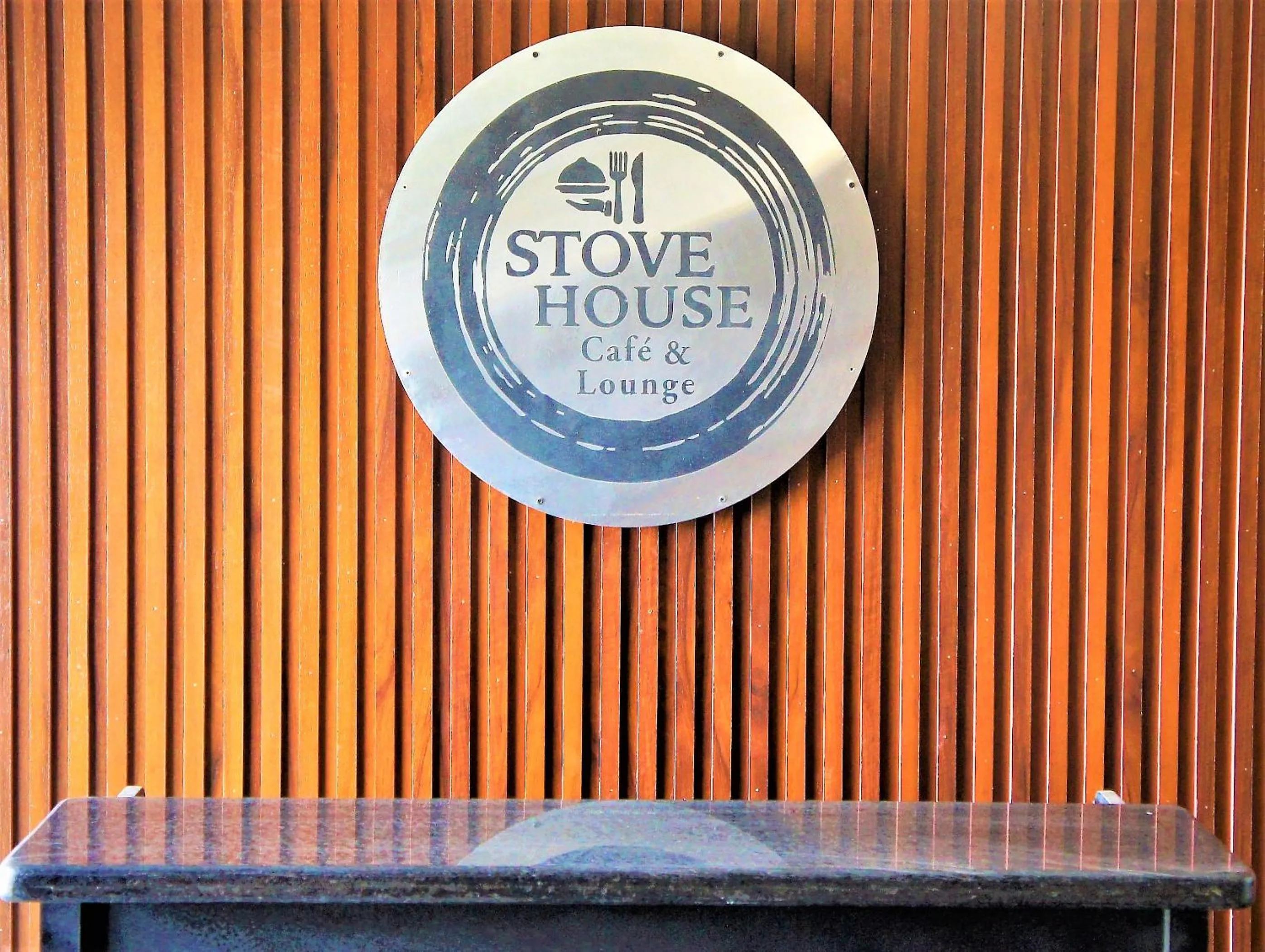 Facade/entrance in Stovehouse Inn