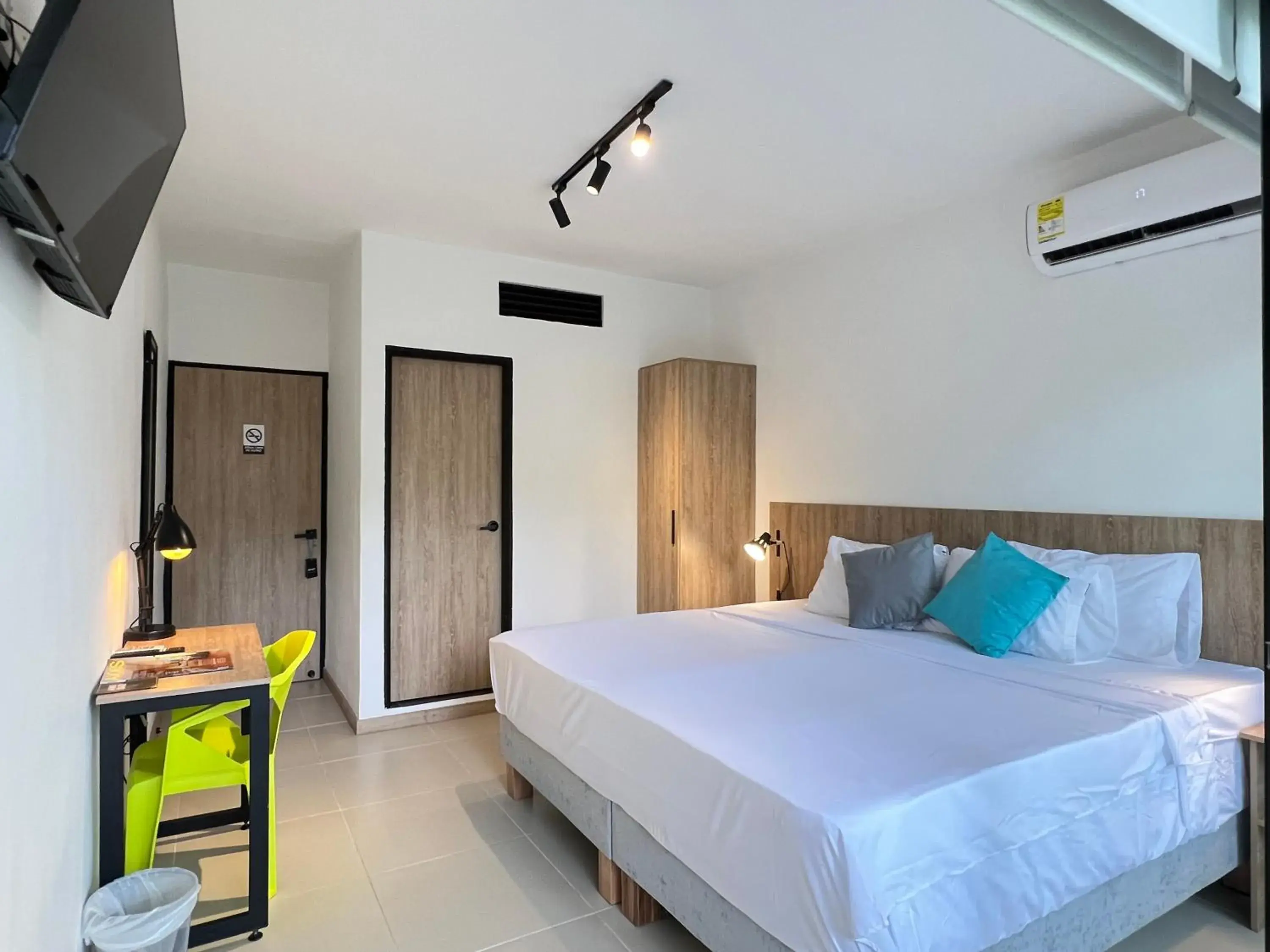 Double Room with Balcony in HOTEL 9.5 SAN FERNANDO Double Room with Balcony in HOTEL 9.5 SAN FERNANDO