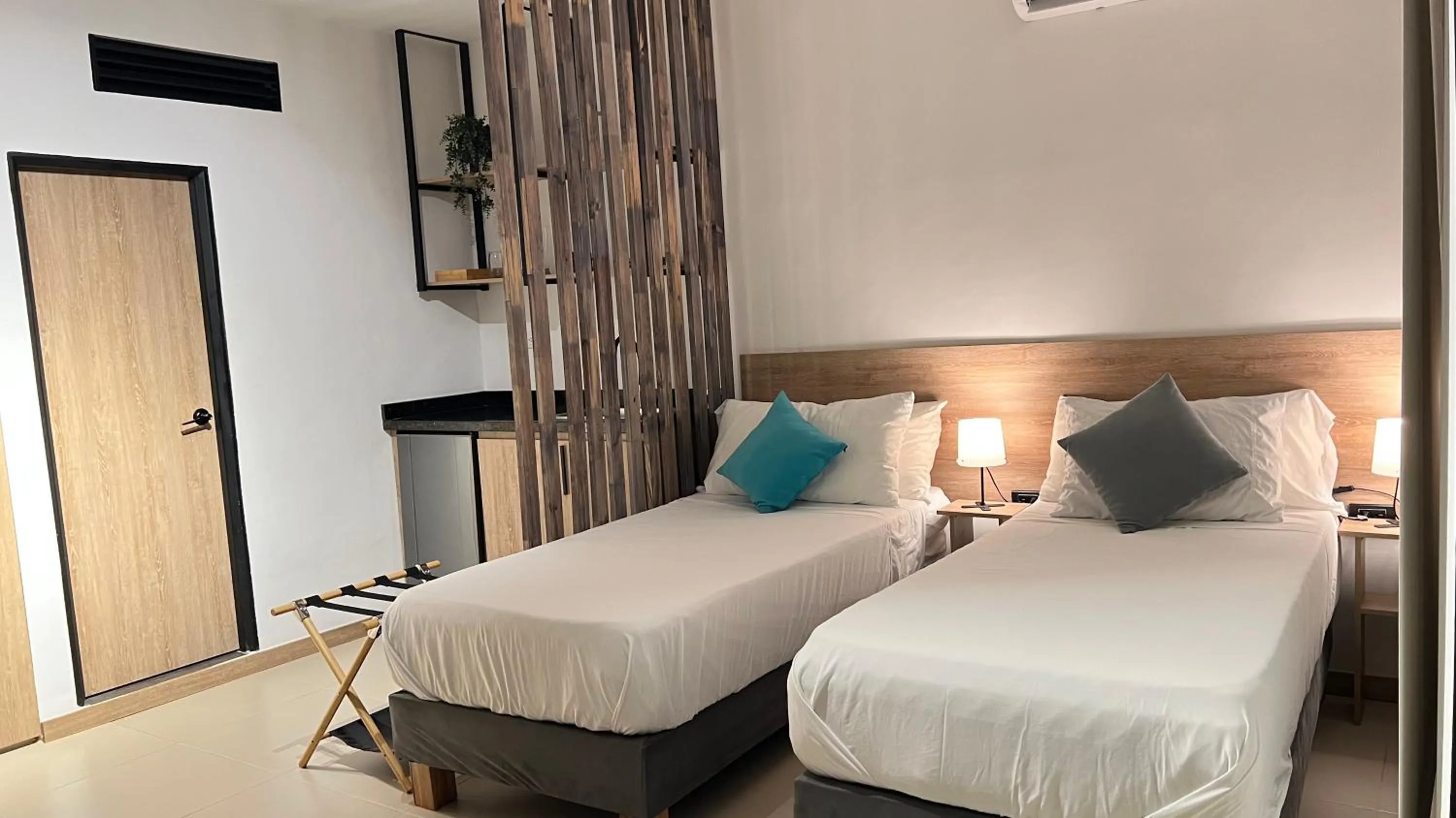 Photo of the whole room, Bed in HOTEL 9.5 SAN FERNANDO