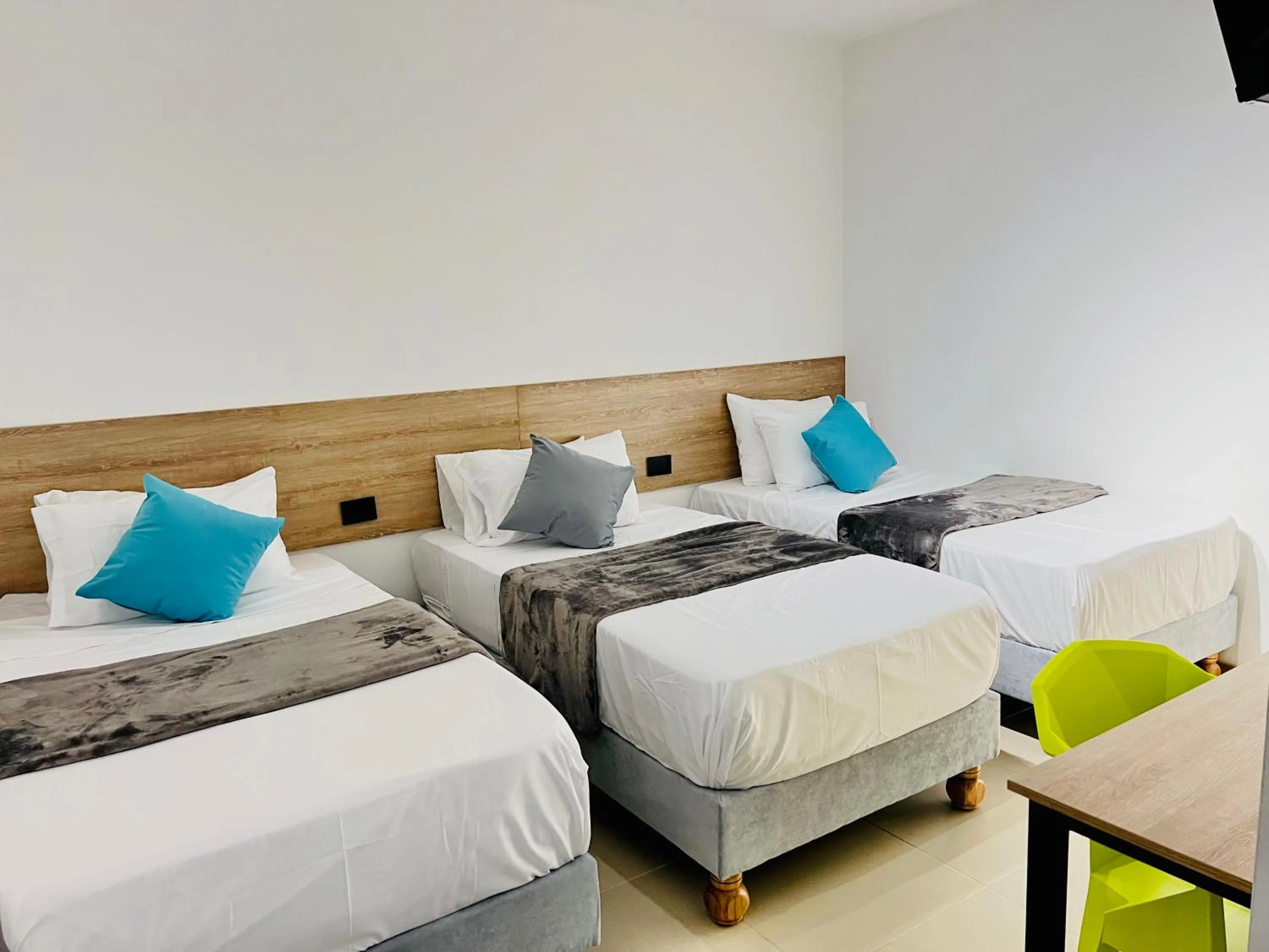 Photo of the whole room, Bed in HOTEL 9.5 SAN FERNANDO