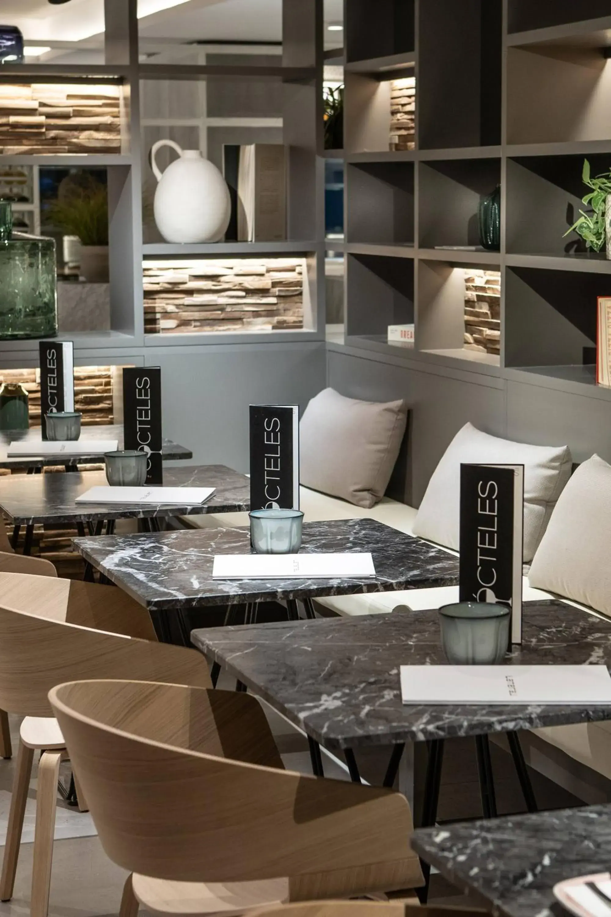 Restaurant/places to eat in INNSiDE Zaragoza Restaurant/places to eat in INNSiDE Zaragoza