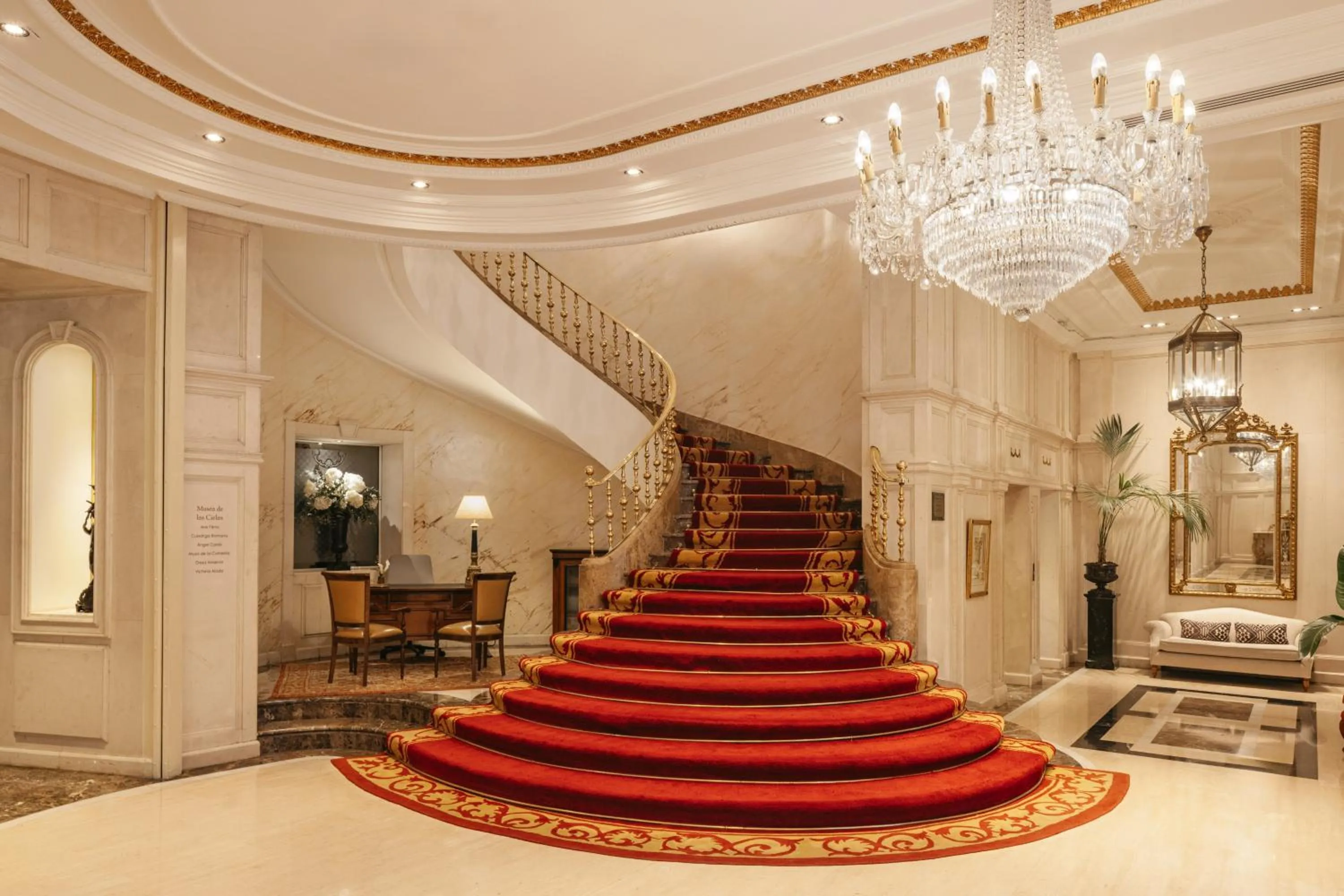 TV and multimedia in Hotel Fenix Gran Meliá - The Leading Hotels of the World