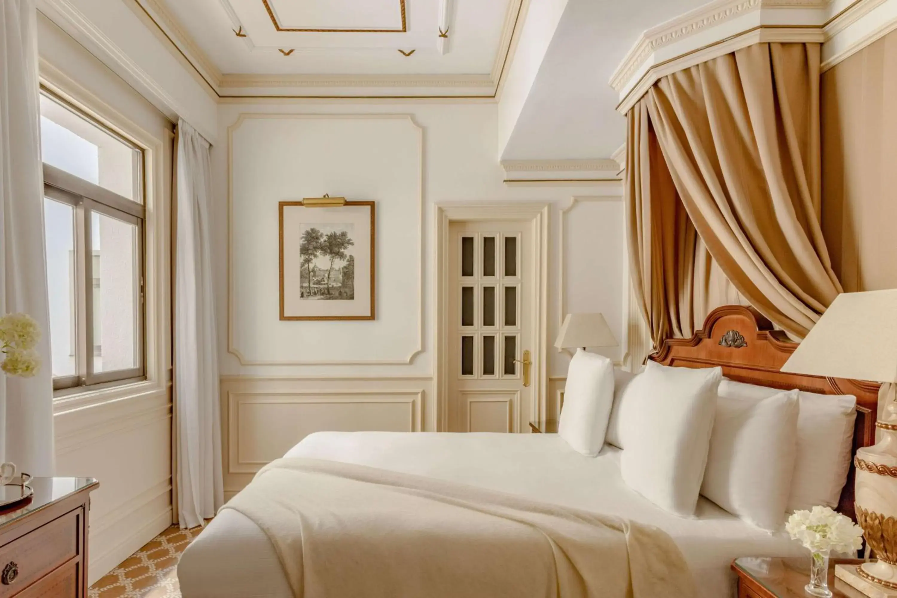 Bedroom, Bed in Hotel Fenix Gran Meliá - The Leading Hotels of the World Bedroom, Bed in Hotel Fenix Gran Meliá - The Leading Hotels of the World