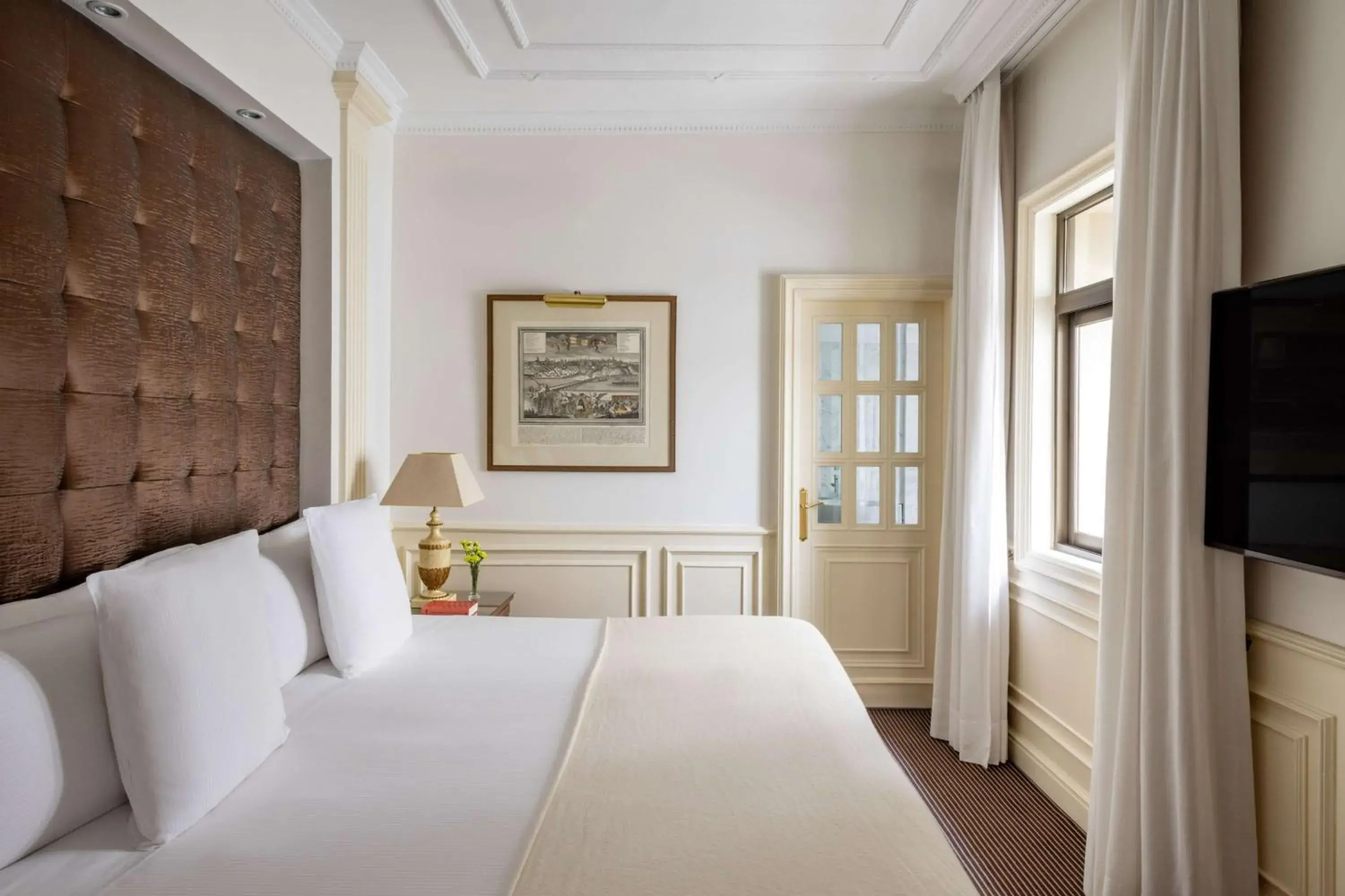 Bedroom, Bed in Hotel Fenix Gran Meliá - The Leading Hotels of the World Bedroom, Bed in Hotel Fenix Gran Meliá - The Leading Hotels of the World