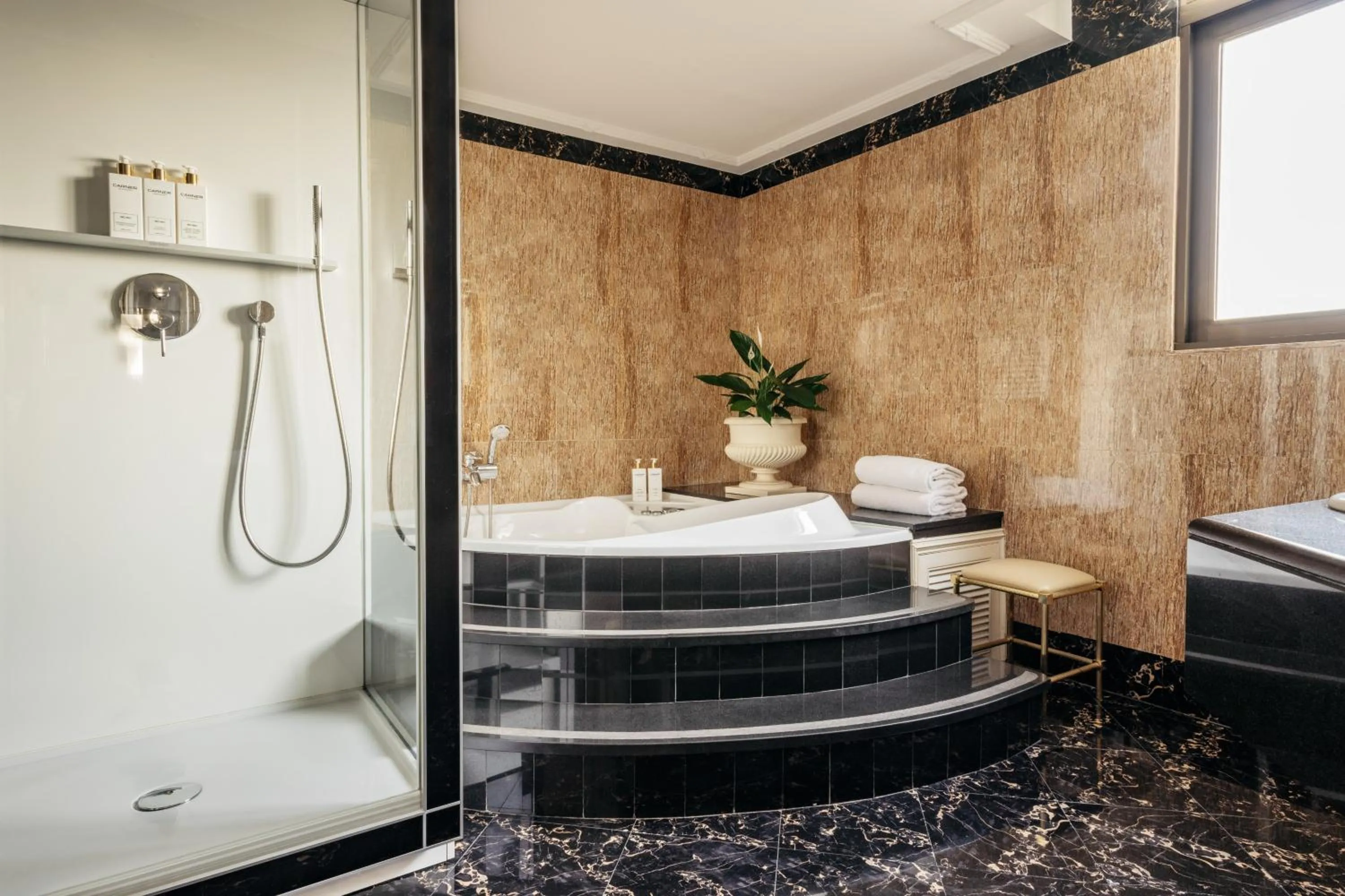 Shower in Hotel Fenix Gran Meliá - The Leading Hotels of the World