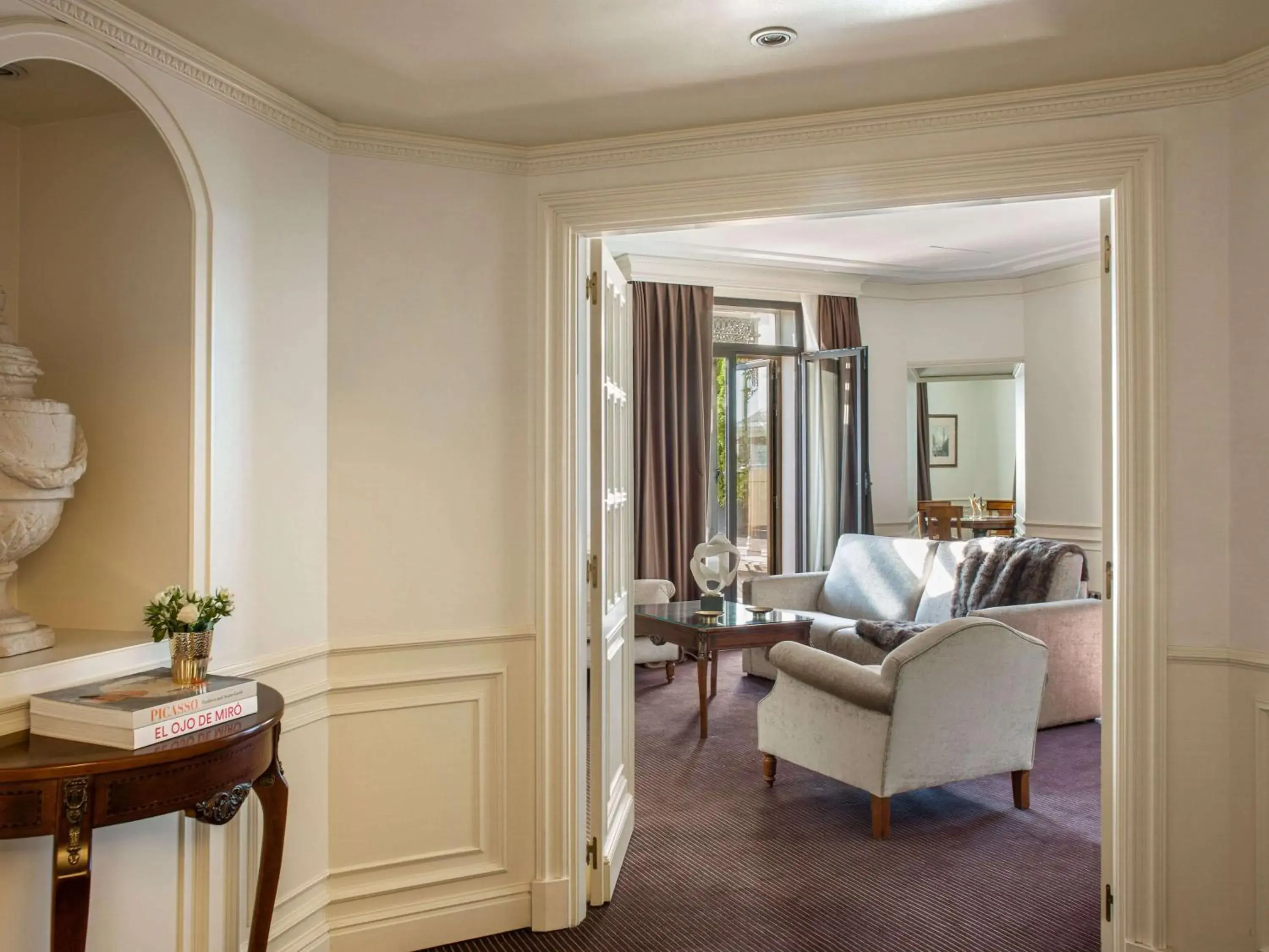 Living room in Hotel Fenix Gran Meliá - The Leading Hotels of the World Living room in Hotel Fenix Gran Meliá - The Leading Hotels of the World