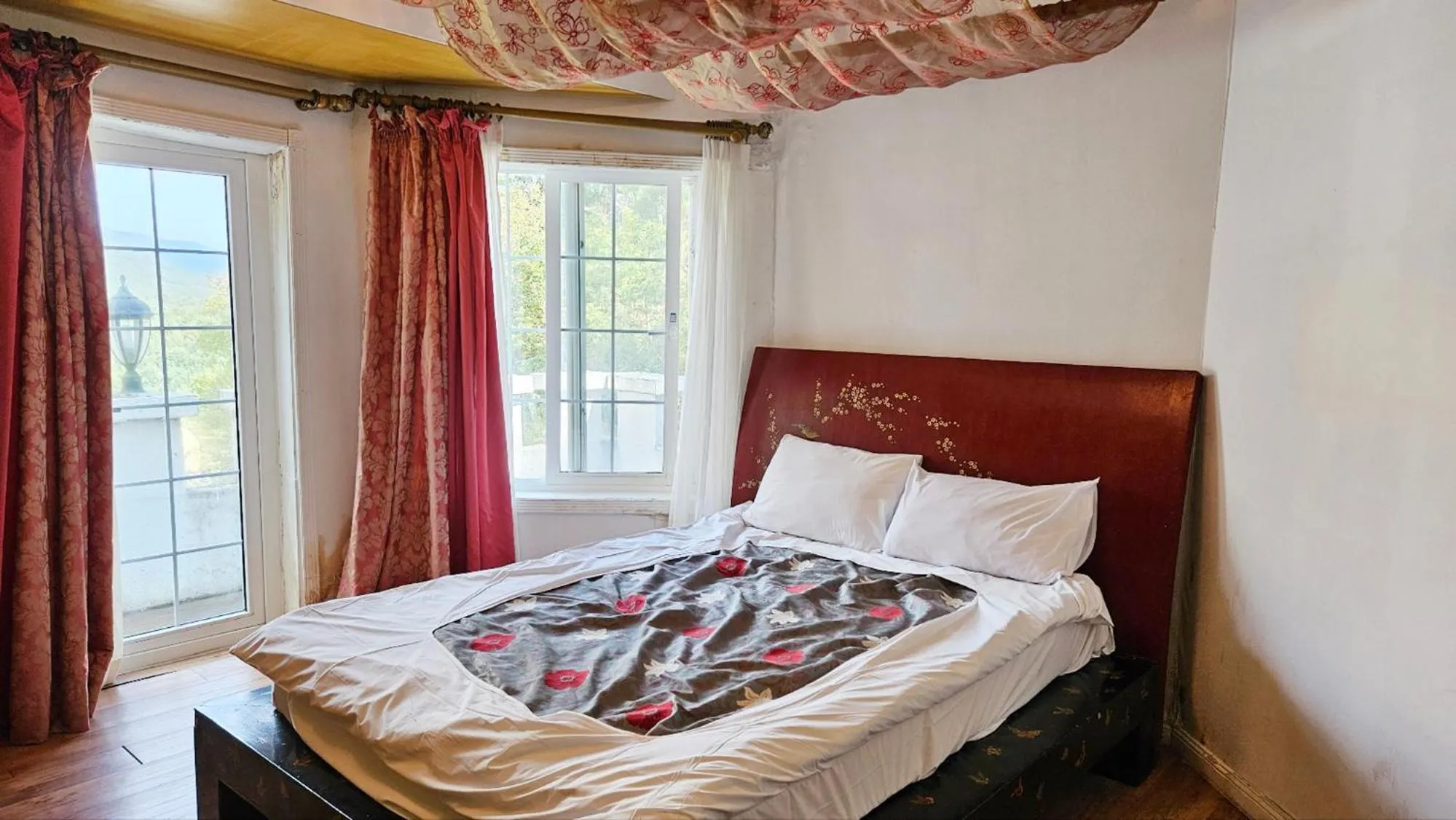 Bed in Elf Resort Hotel