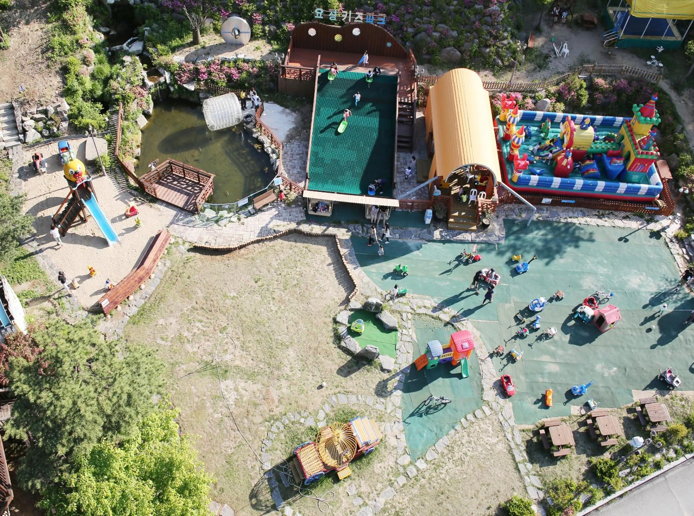 Garden in Elf Resort Hotel