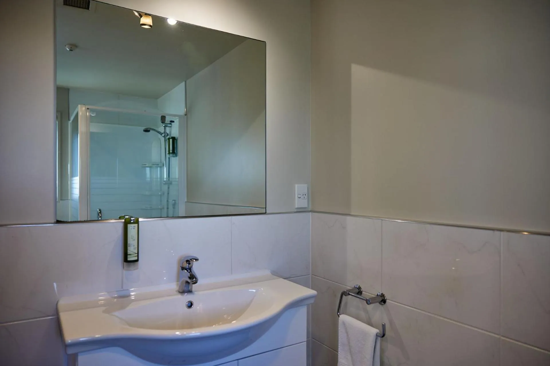 Bathroom in Waves on the Esplanade