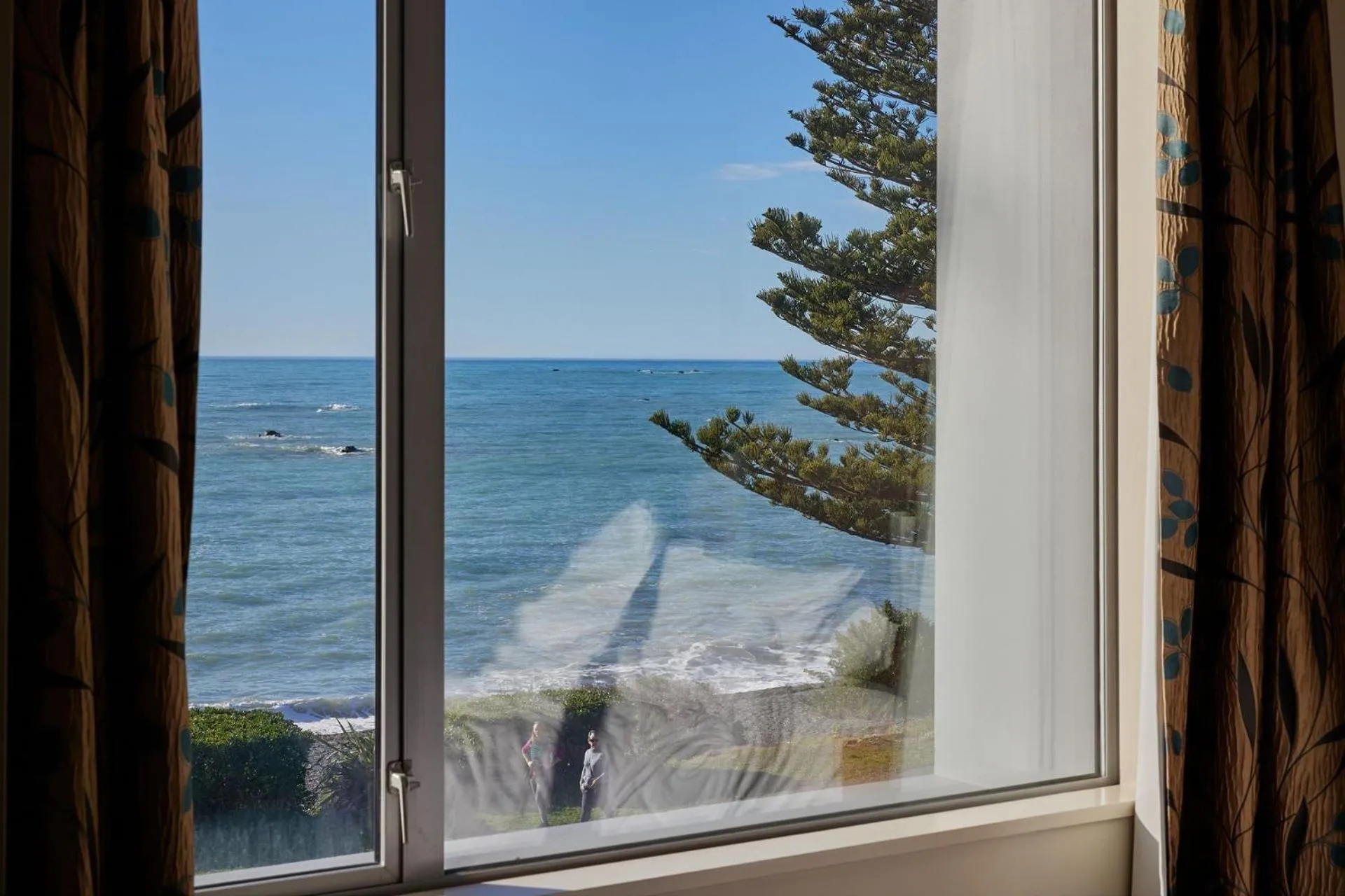 Sea view in Waves on the Esplanade