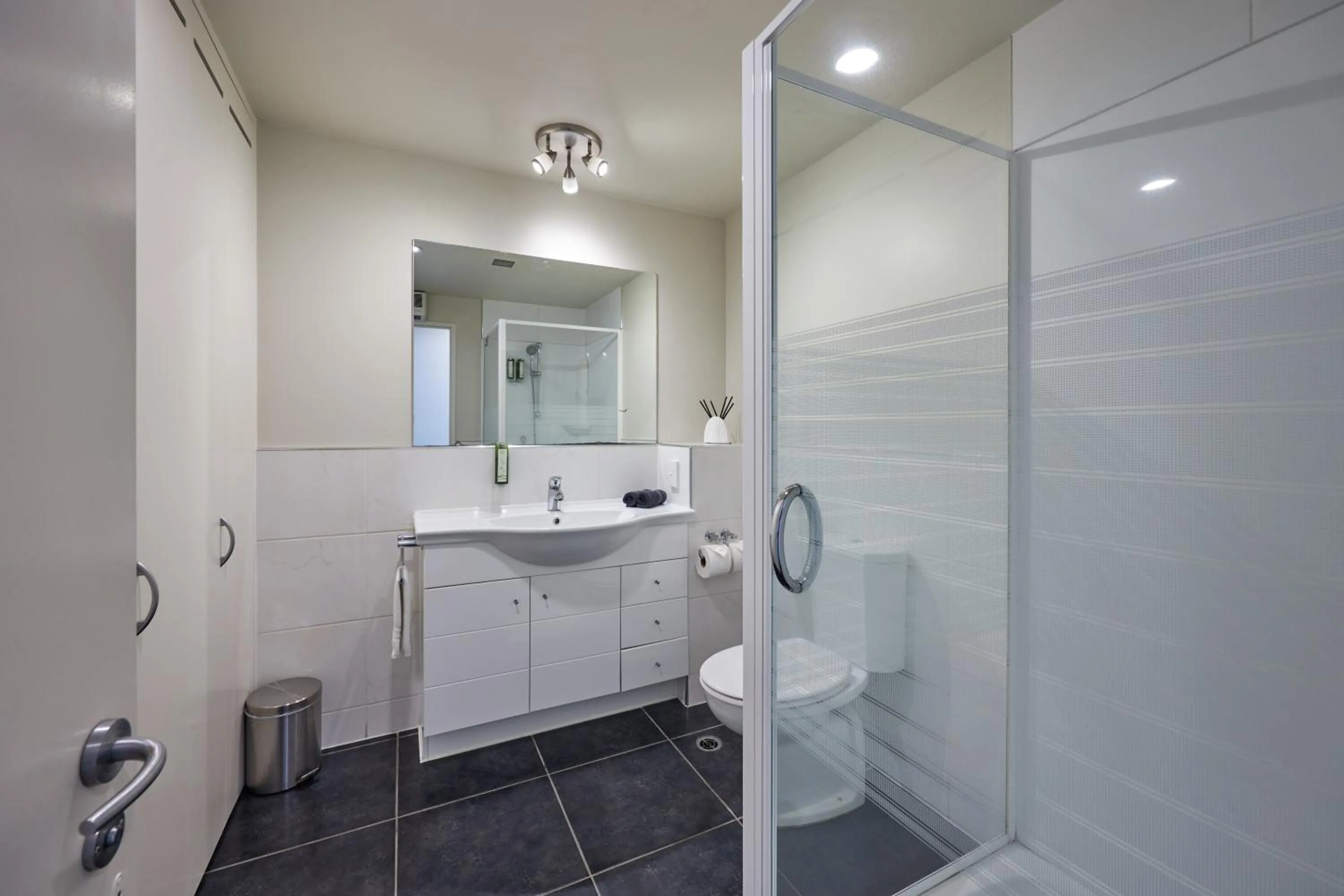 Bathroom in Waves on the Esplanade