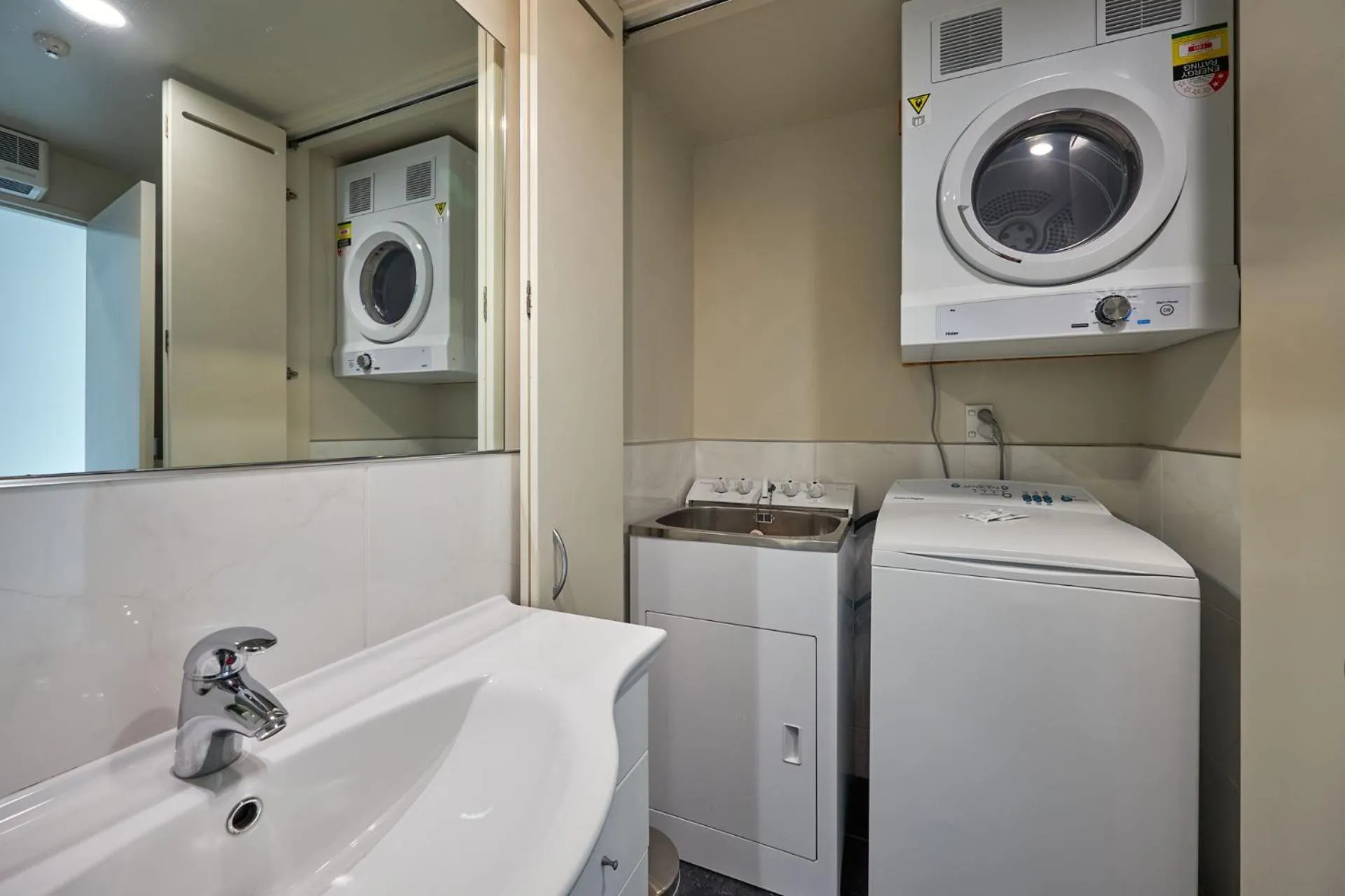 washing machine in Waves on the Esplanade