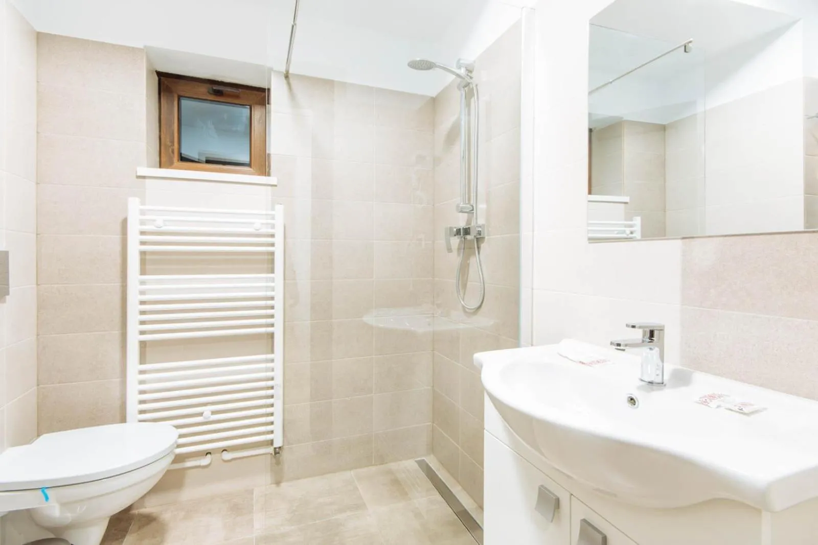 Shower in Vila Stadion