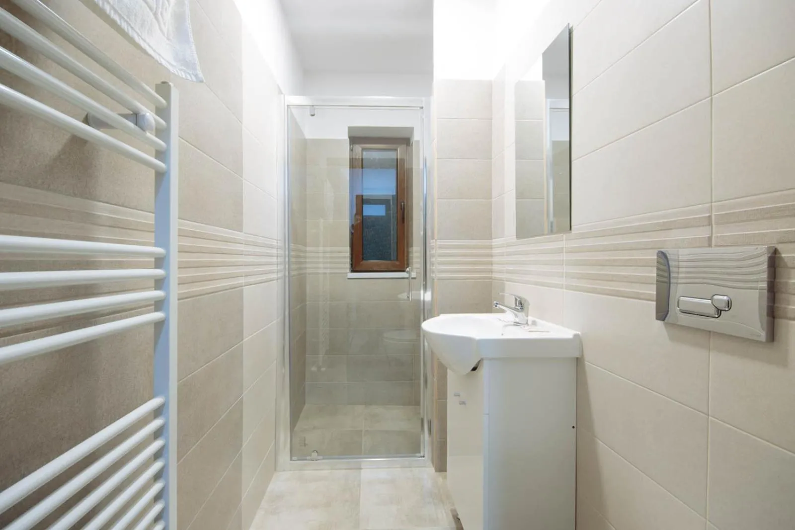 Shower in Vila Stadion