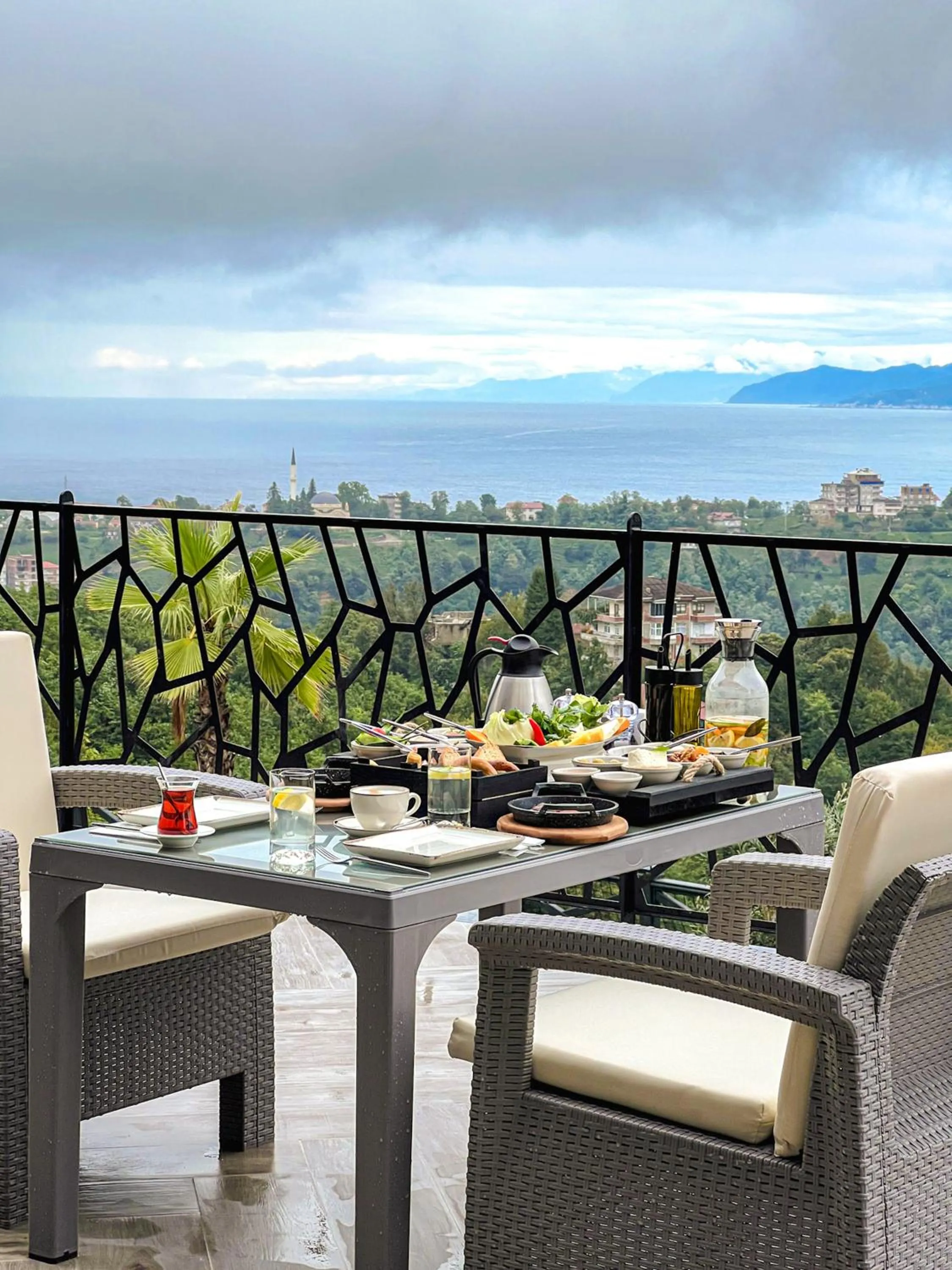 Restaurant/places to eat in Çathan Art Hotel