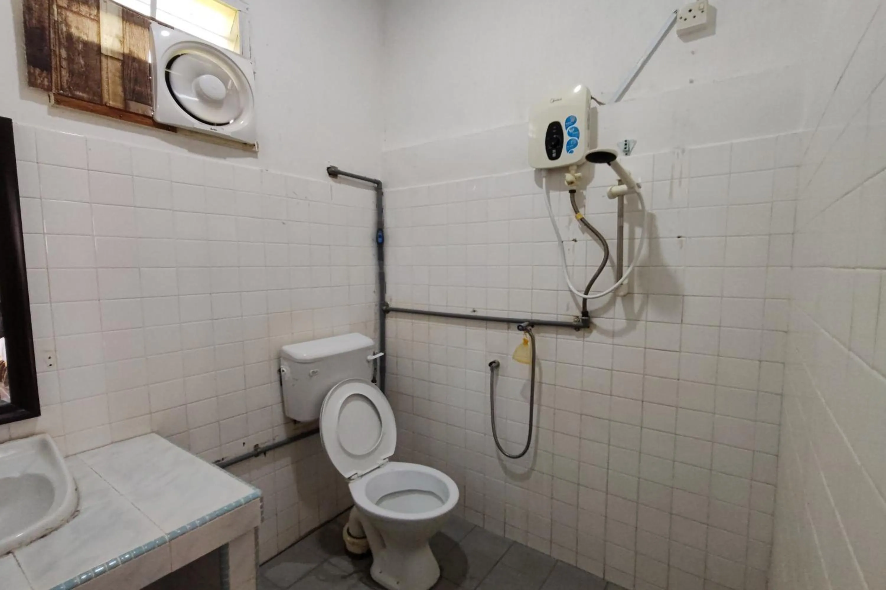 Shower in Green Town Hotels and Resorts