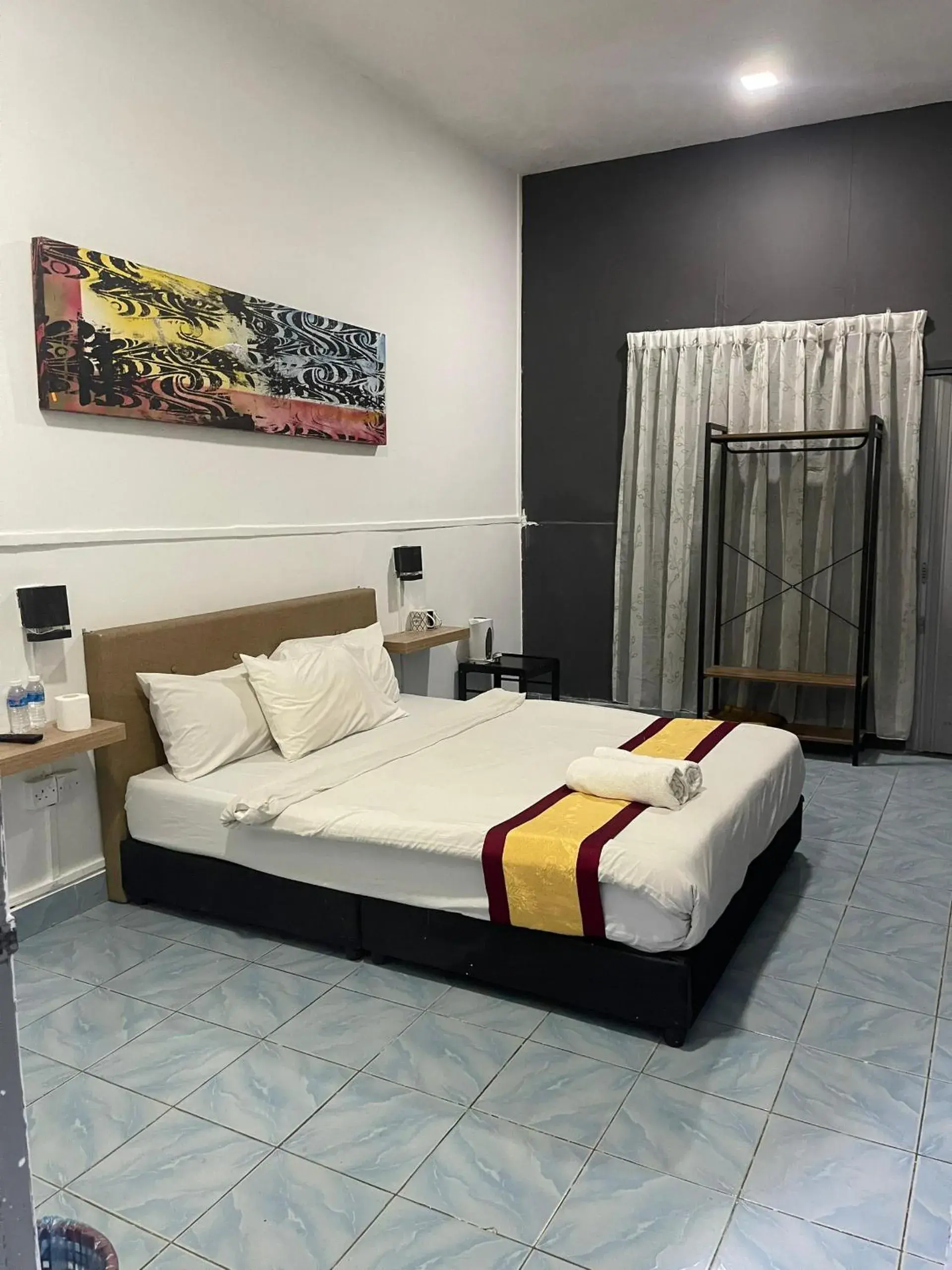 Standard Queen Room - single occupancy in Green Town Hotel And Resort Standard Queen Room - single occupancy in Green Town Hotel And Resort