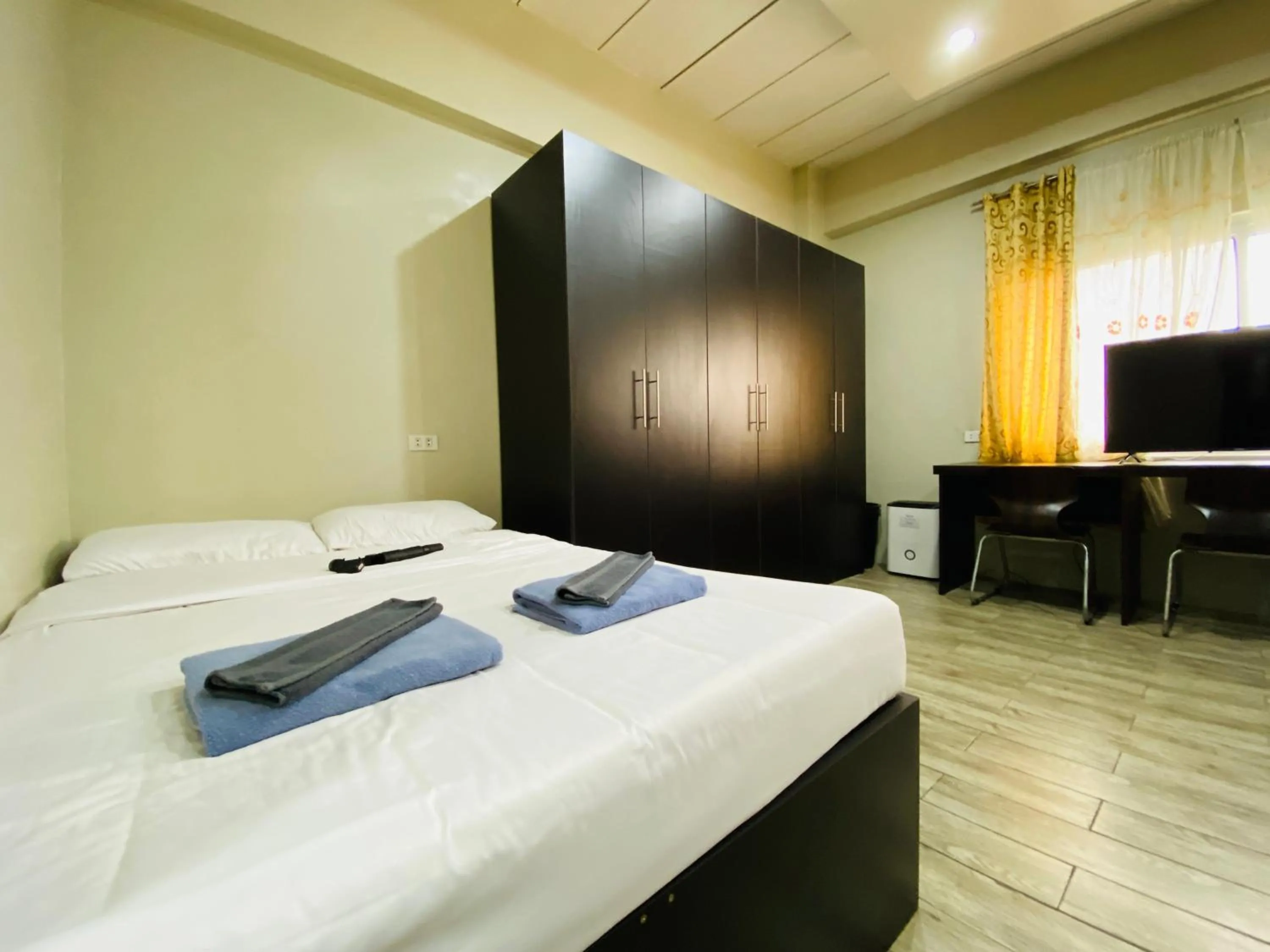 wardrobe, Bed in Misty Hills