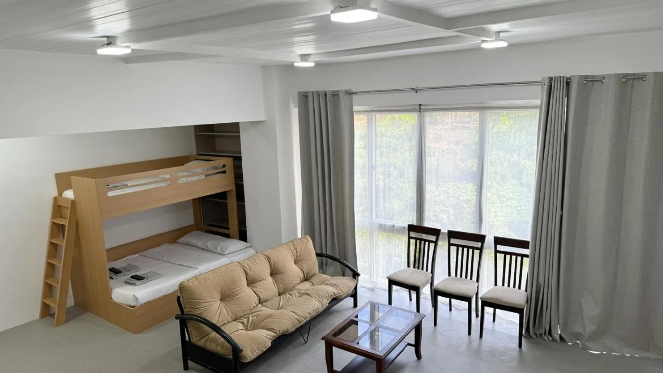 Living room, Bed in Misty Hills