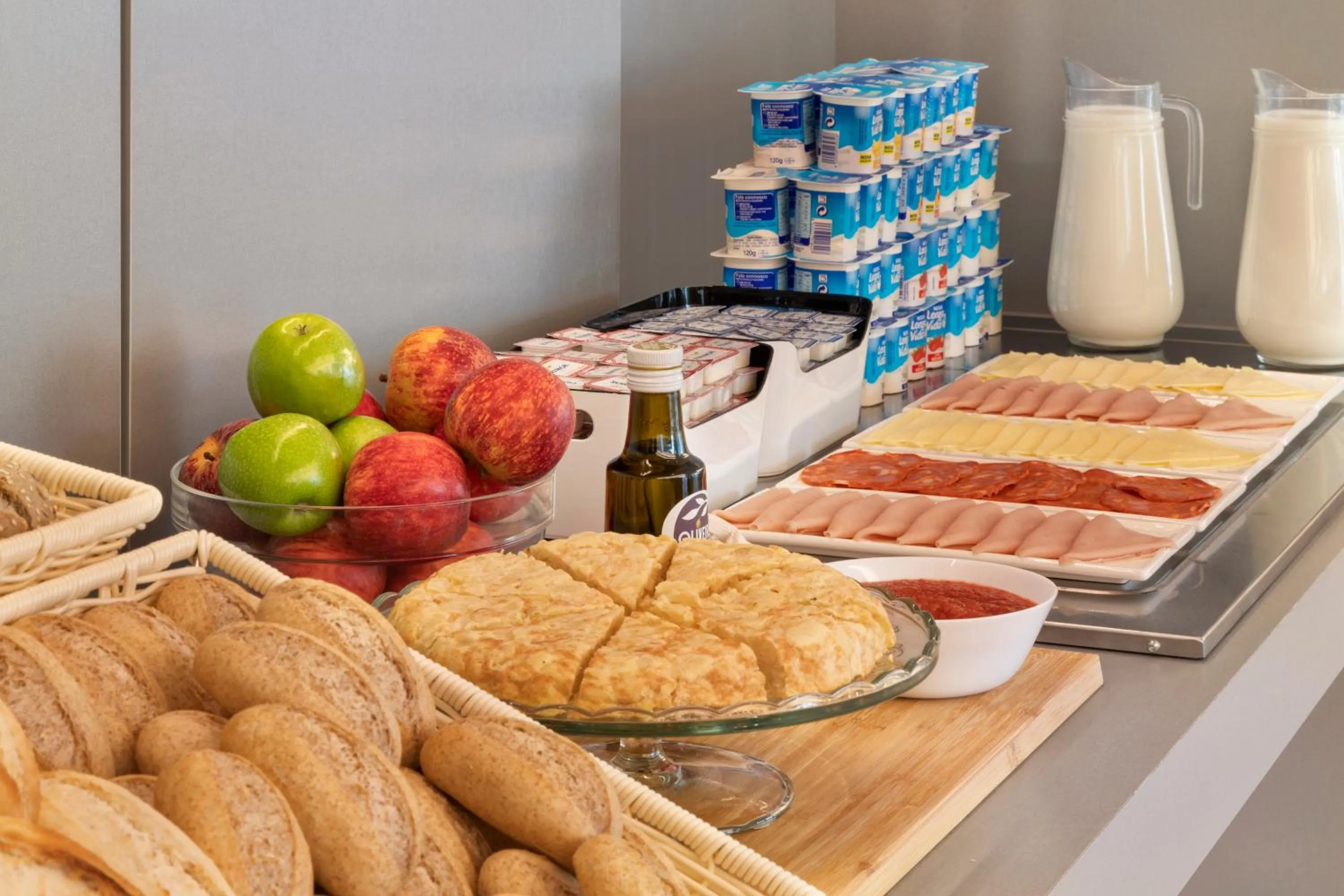 Buffet breakfast in B&B HOTEL Lisboa Oeiras