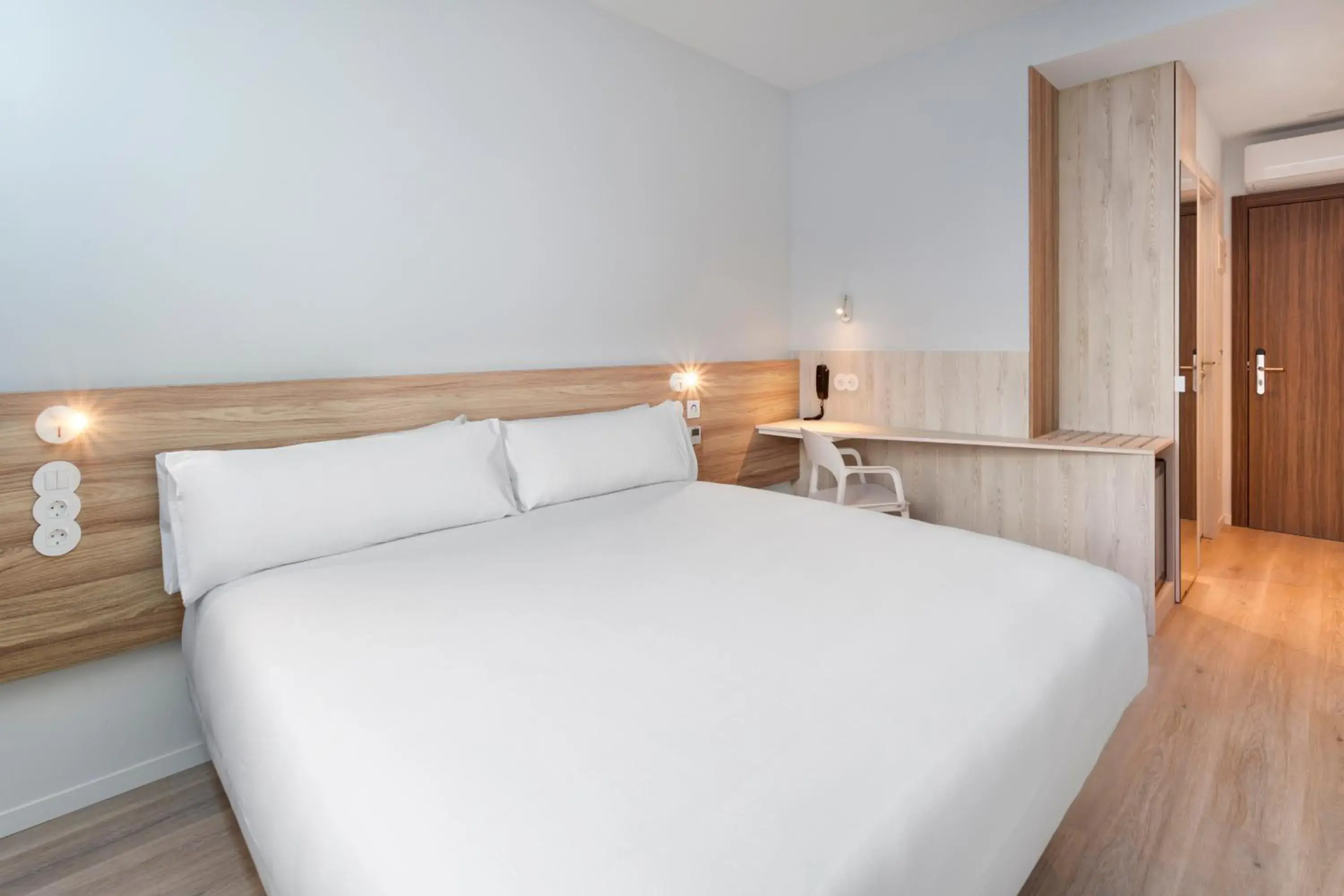 Double Room in B&B HOTEL Lisboa Oeiras Double Room in B&B HOTEL Lisboa Oeiras