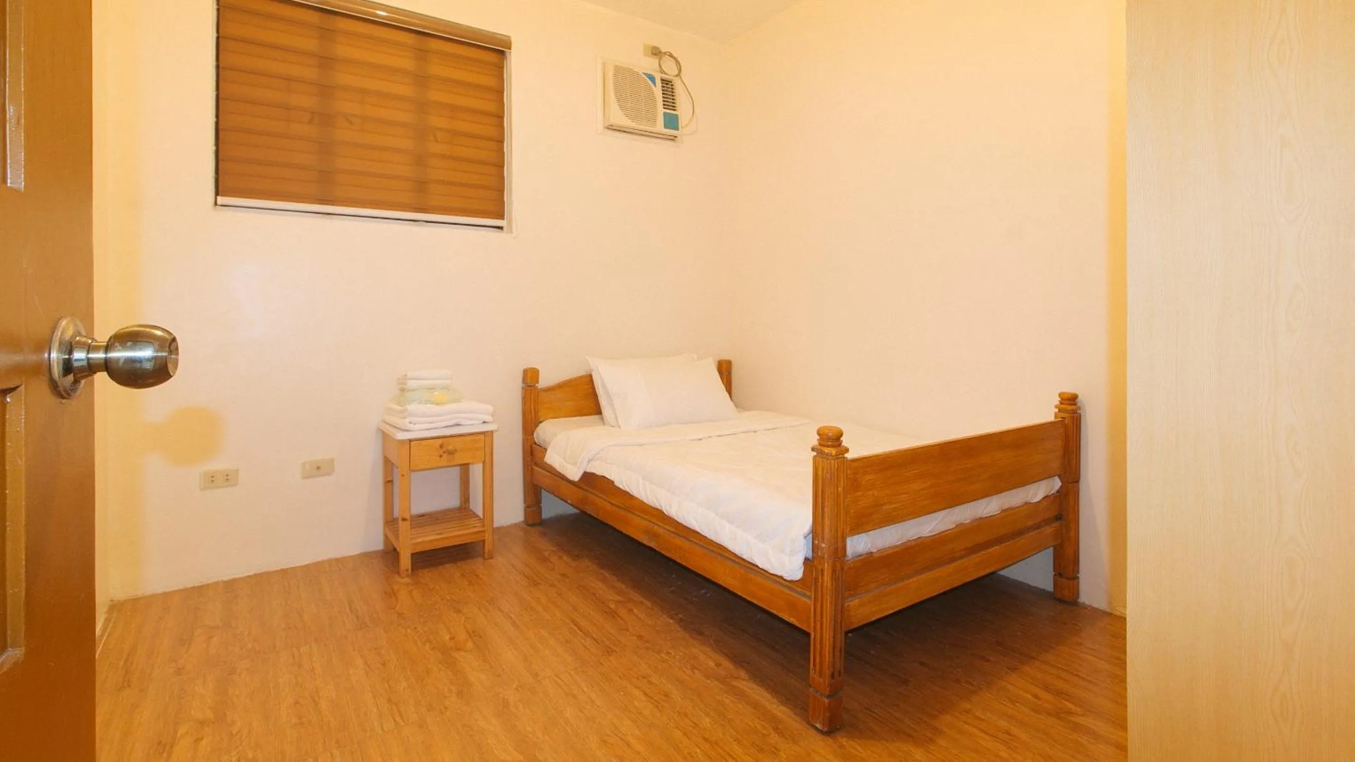 Bed in RedDoorz @ Alquiza Residences Paranaque