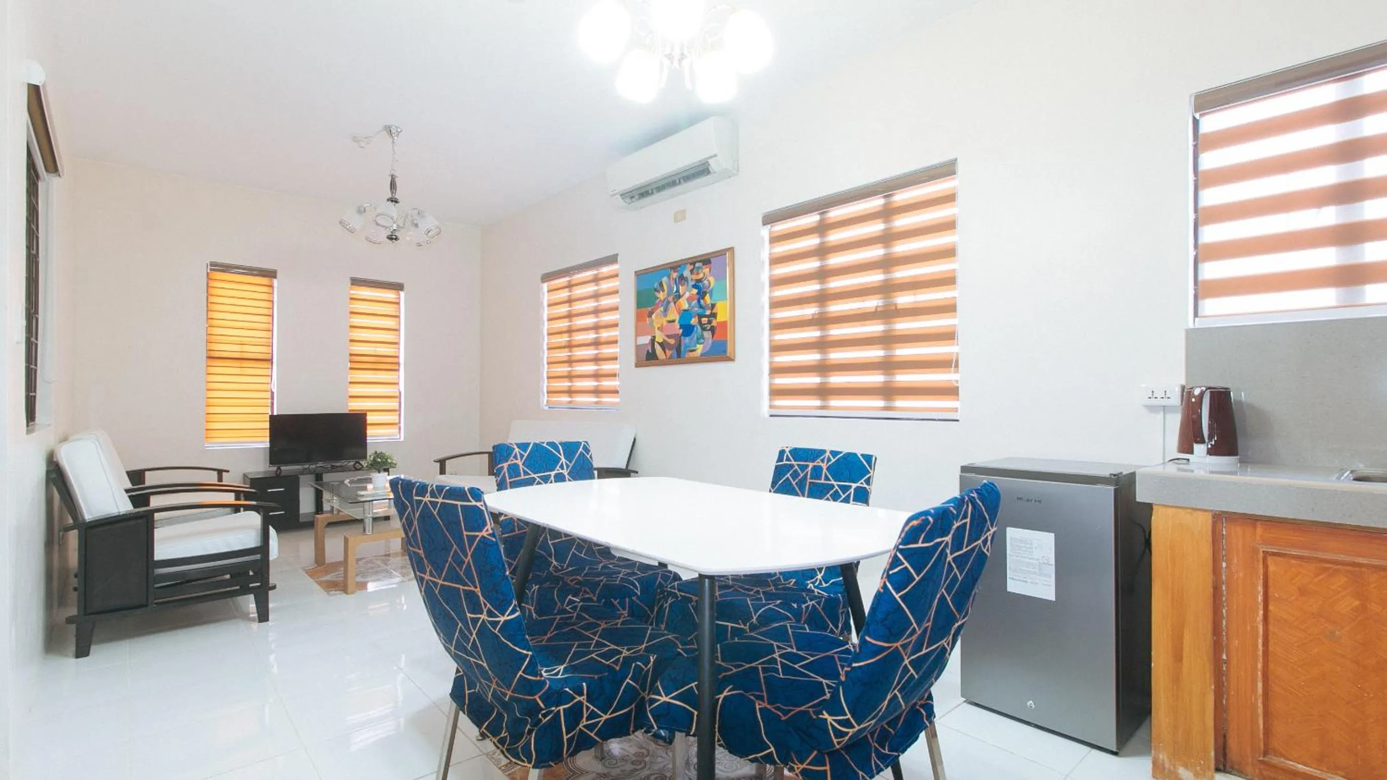 Dining area in RedDoorz @ Alquiza Residences Paranaque