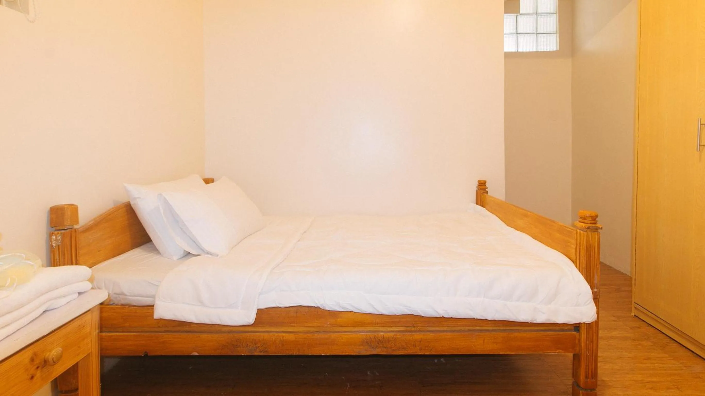 Bed in RedDoorz @ Alquiza Residences Paranaque