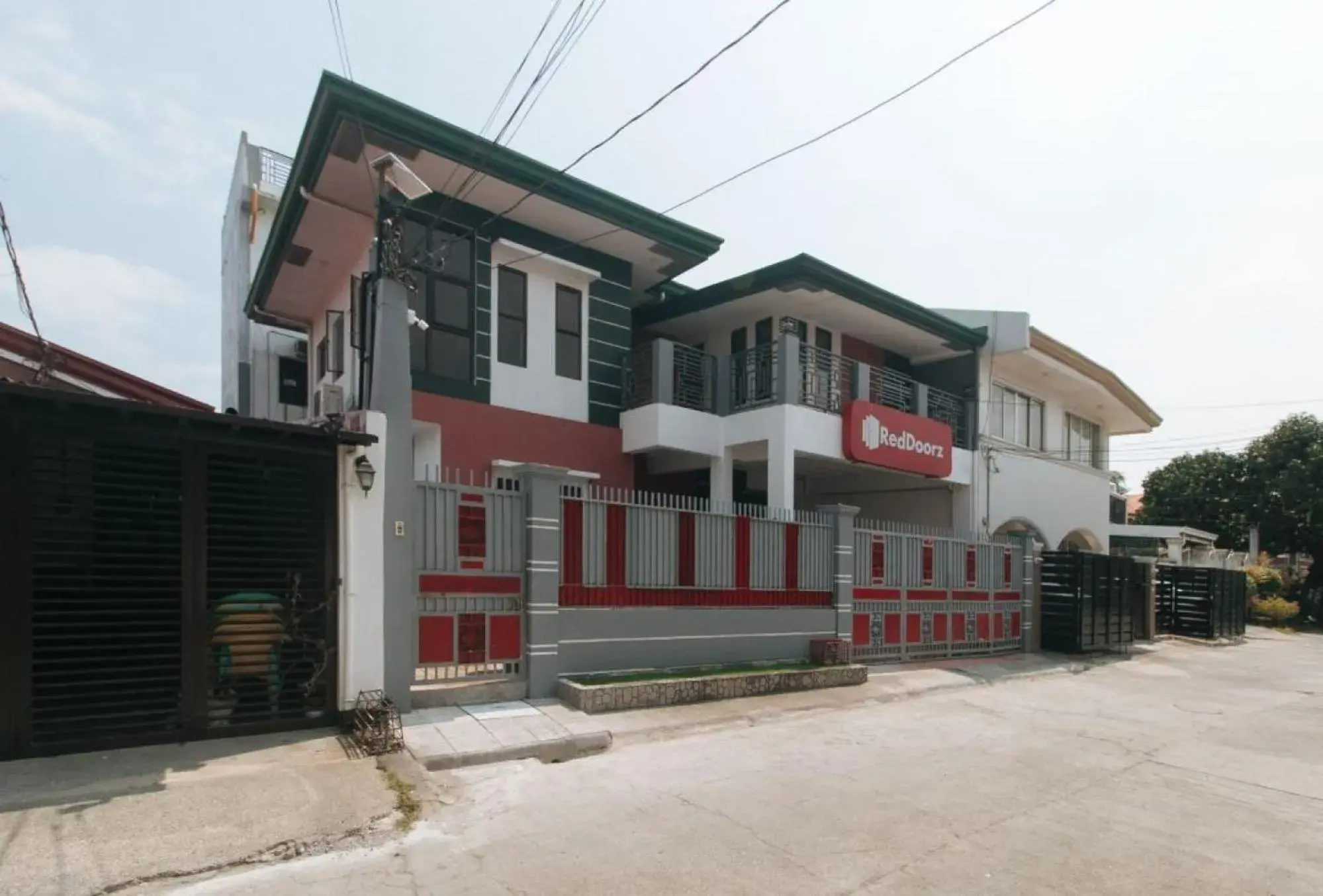 Property building in RedDoorz @ Alquiza Residences Paranaque Property building in RedDoorz @ Alquiza Residences Paranaque