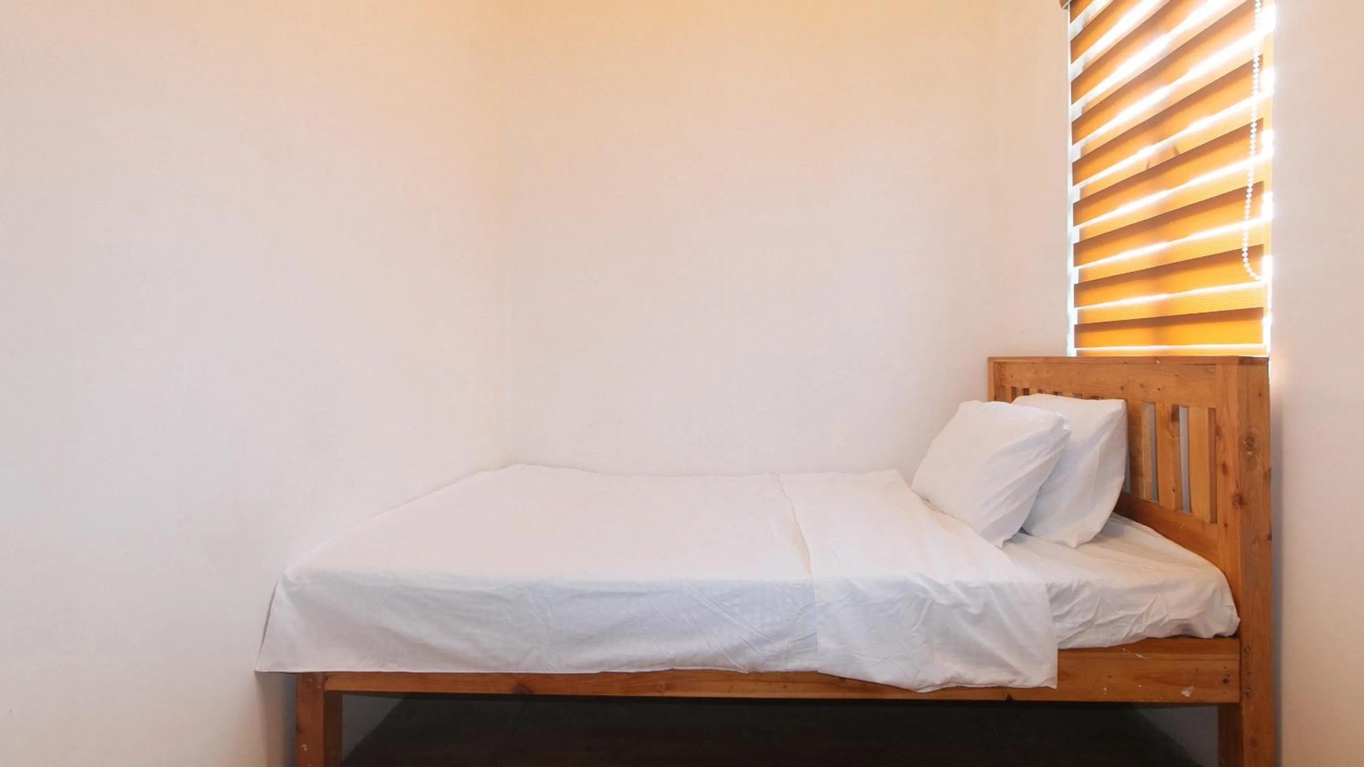 Bed in RedDoorz @ Alquiza Residences Paranaque