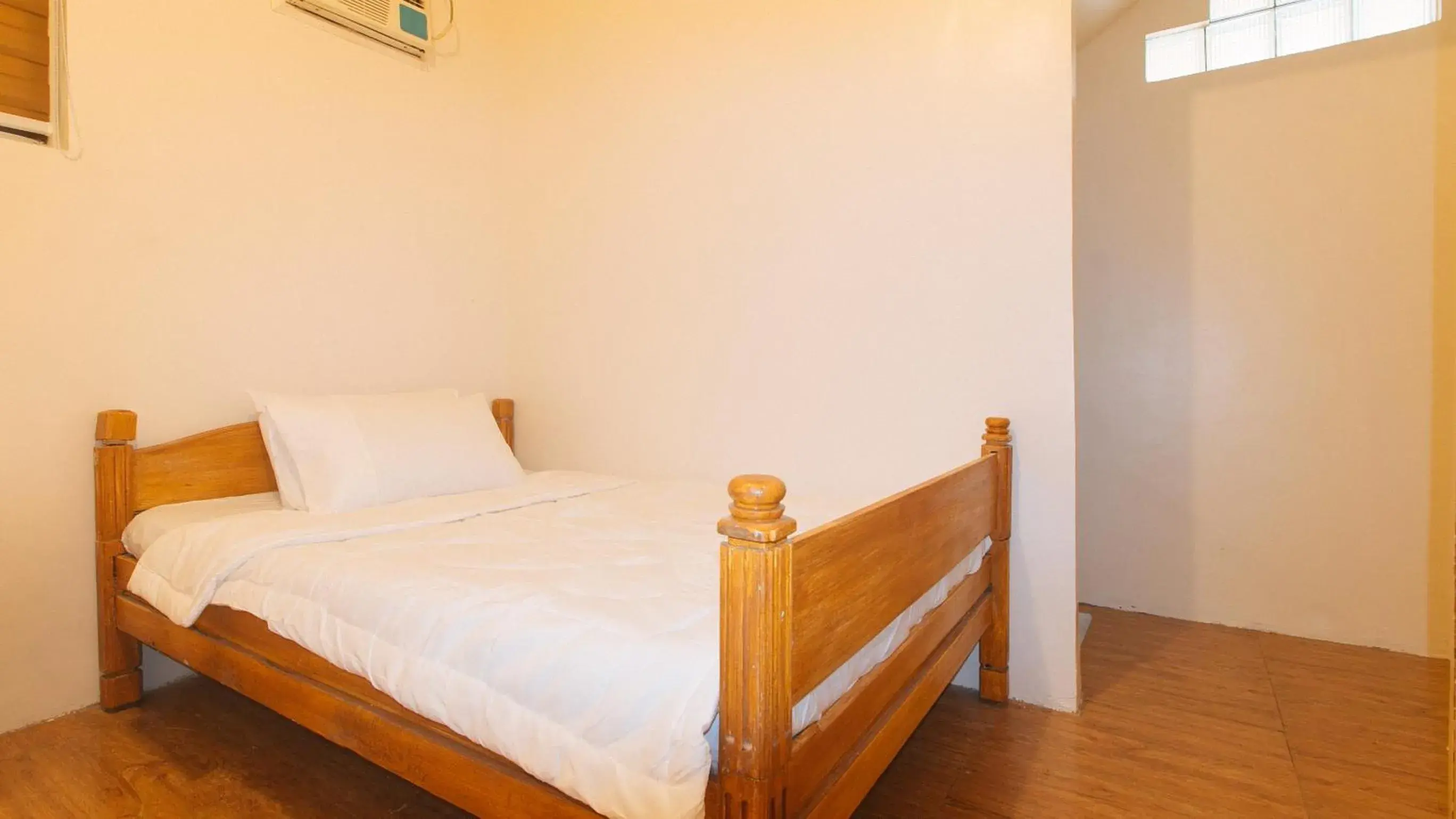 Photo of the whole room, Bed in RedDoorz @ Alquiza Residences Paranaque Photo of the whole room, Bed in RedDoorz @ Alquiza Residences Paranaque